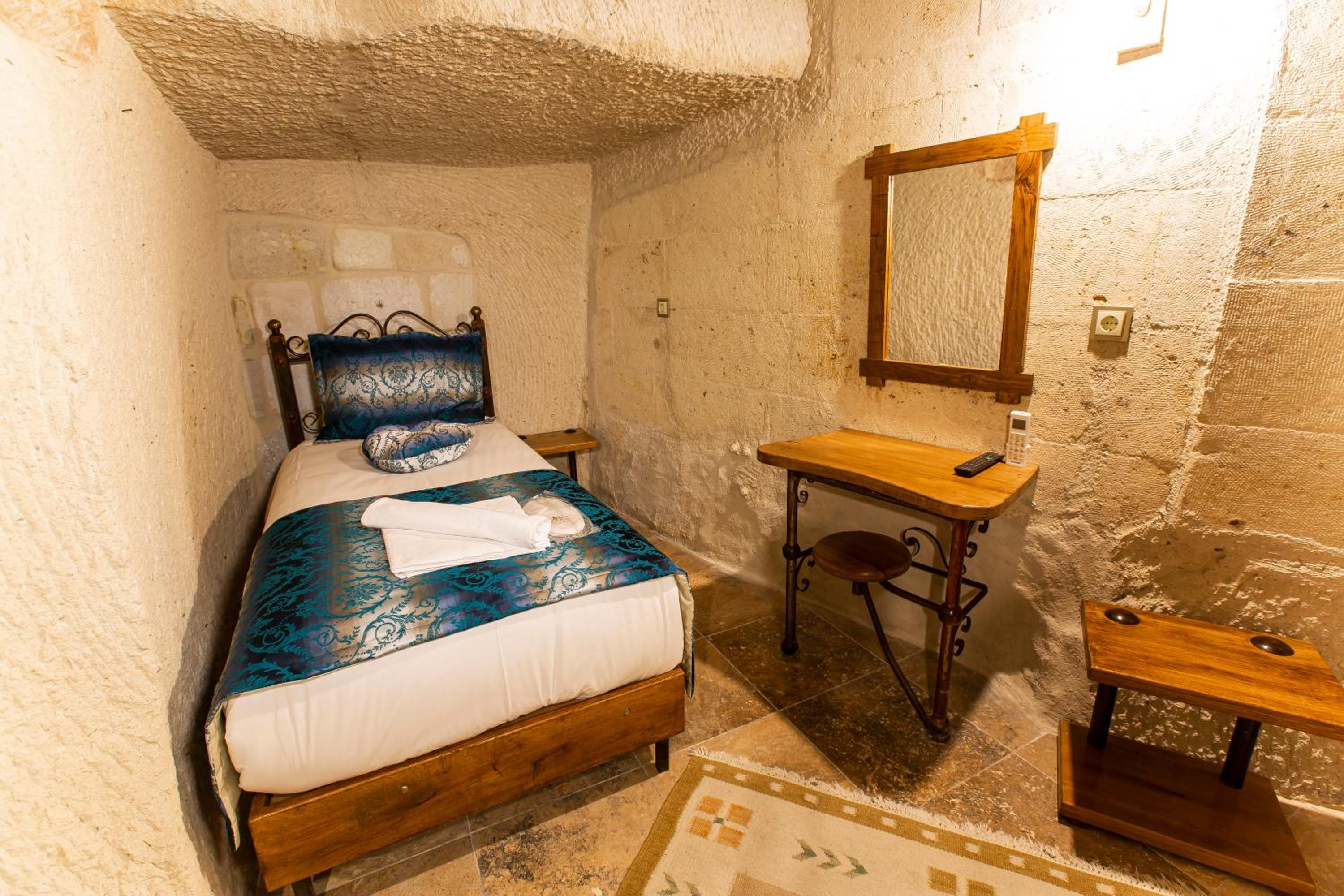 Standard Triple Room - Photo 6