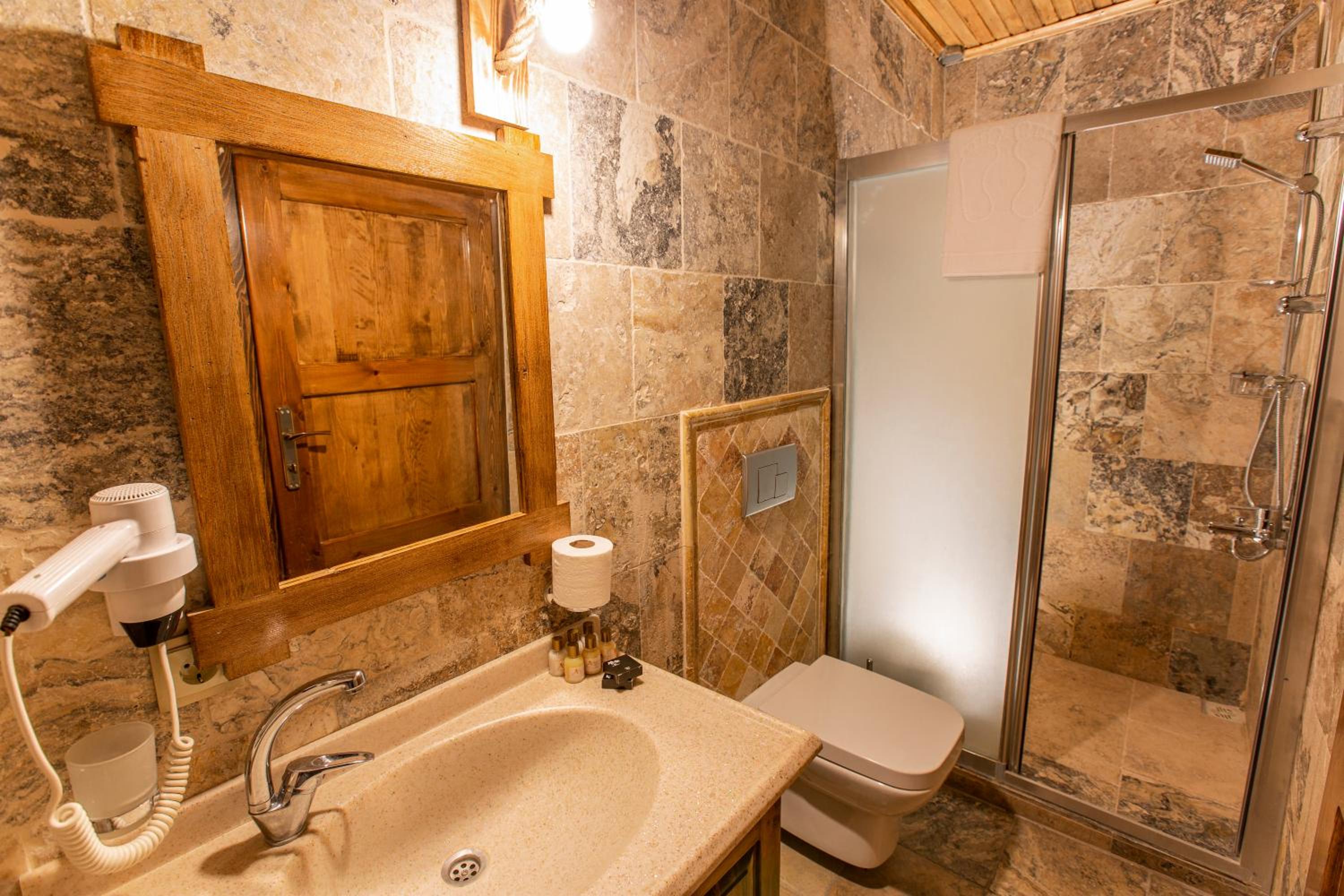 Standard Triple Room - Photo 8