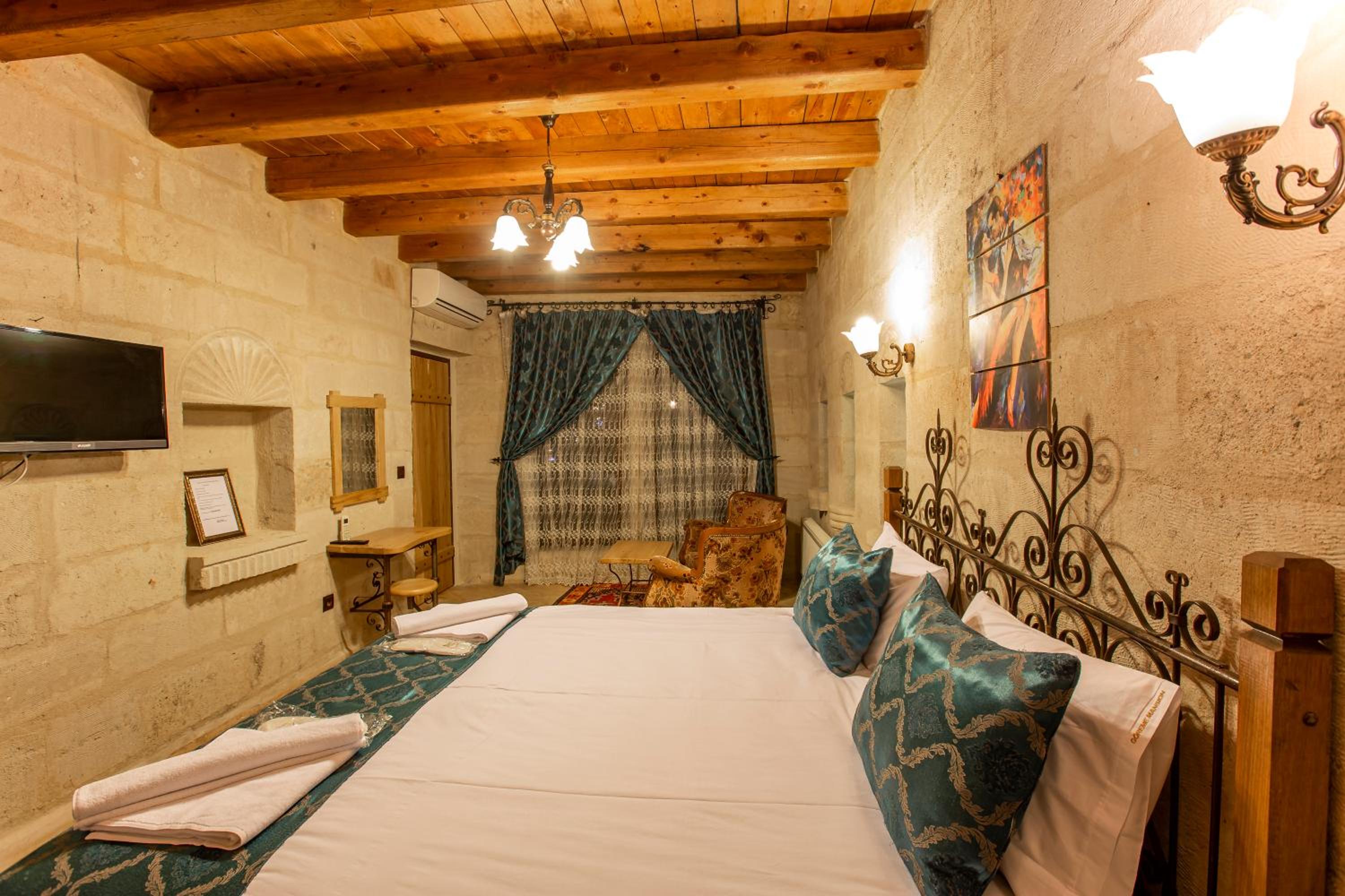 Deluxe Double Room - Photo 9
