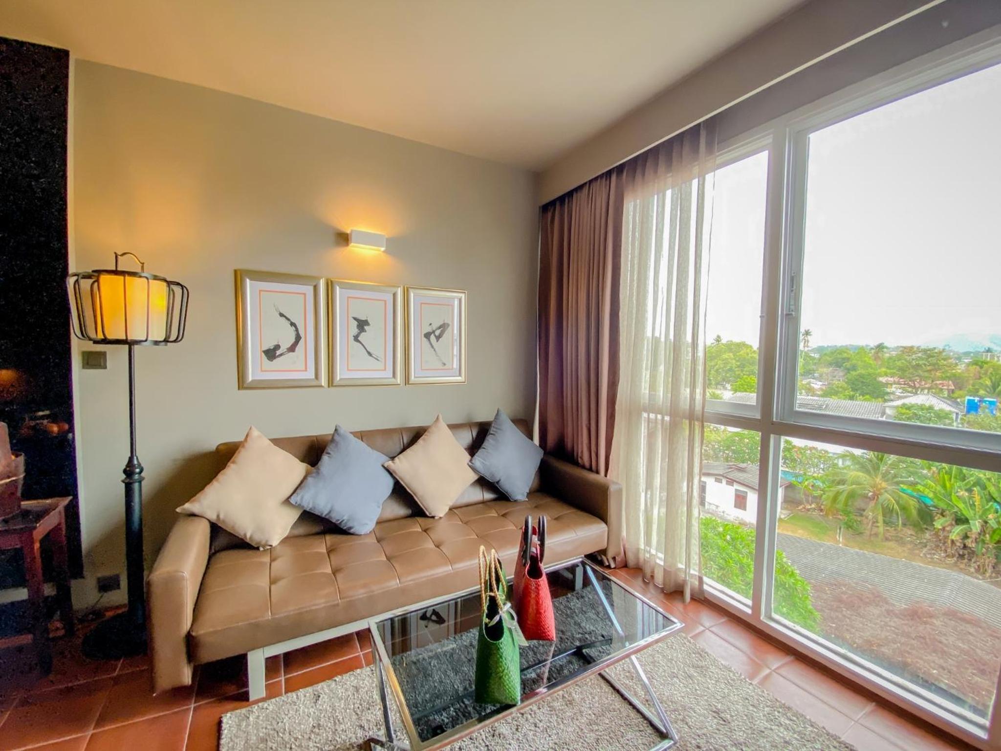 Executive Suite - Photo 1