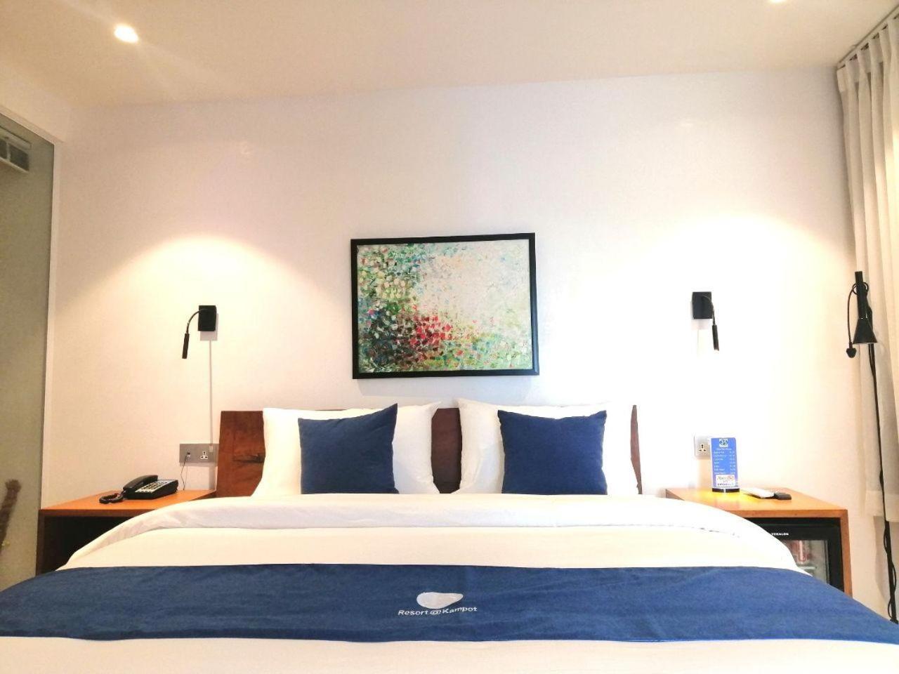Standard Double Room - Photo 11