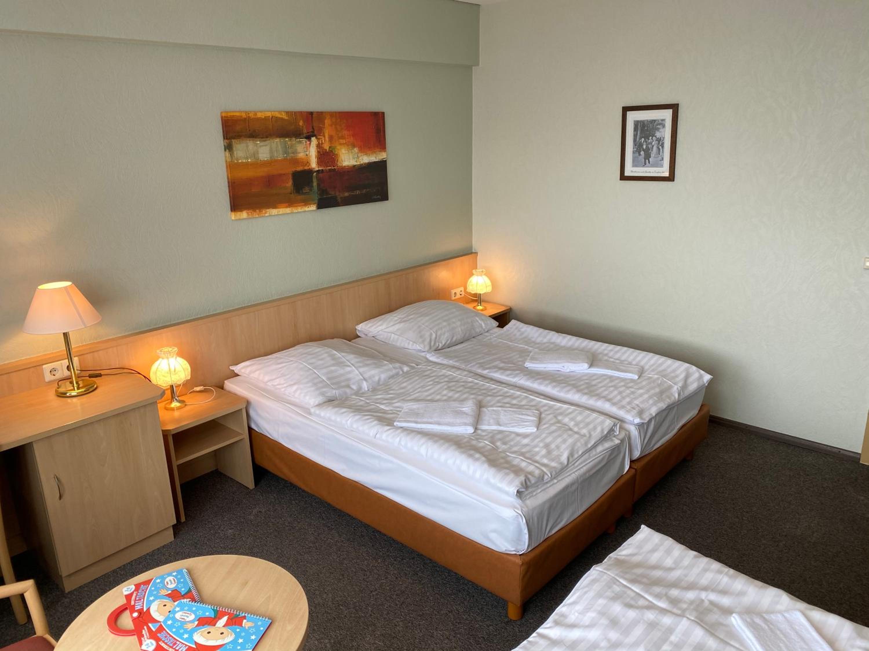 Quadruple Room with Bath - Photo 1