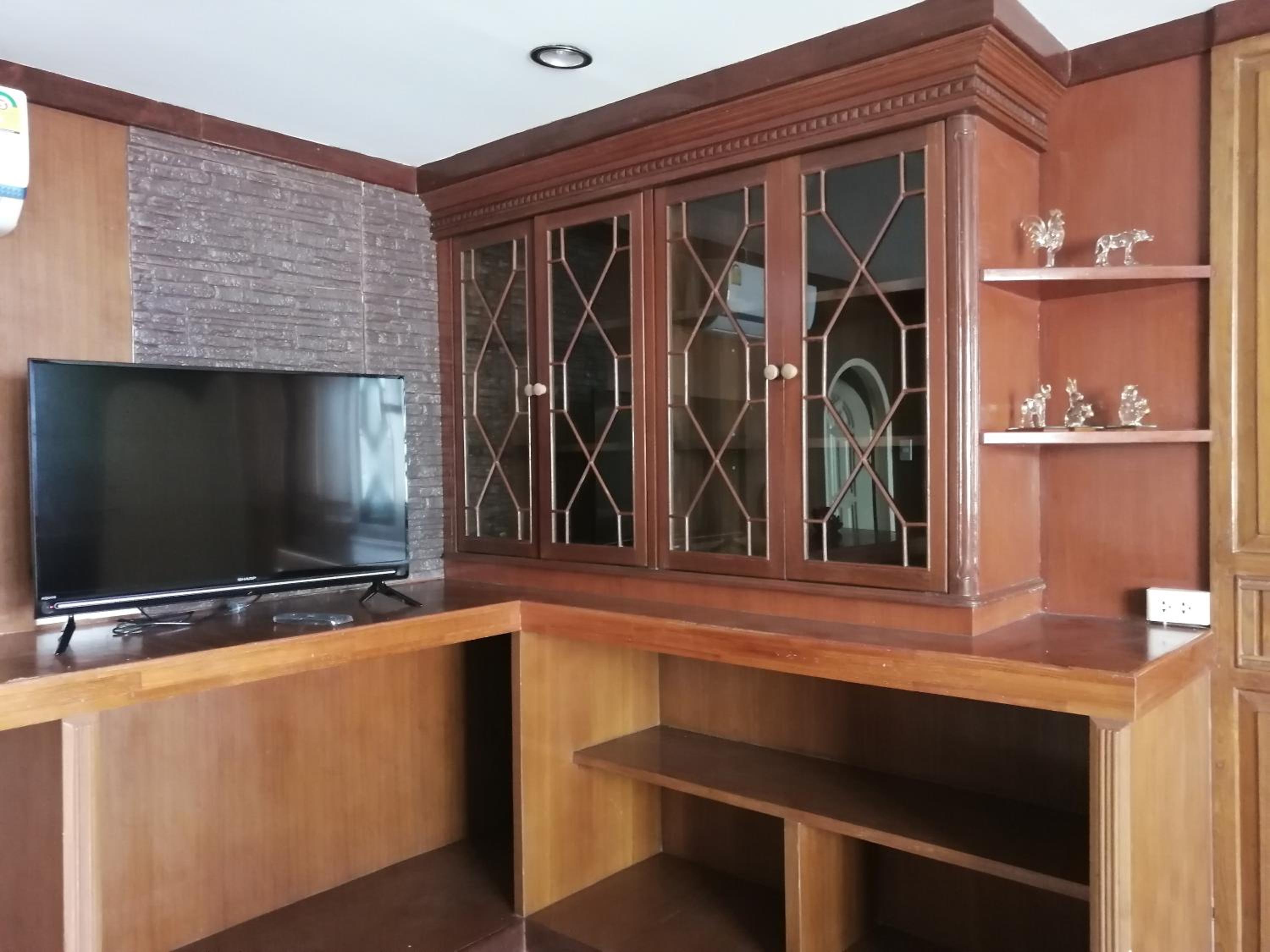 Superior Family Room photo 1