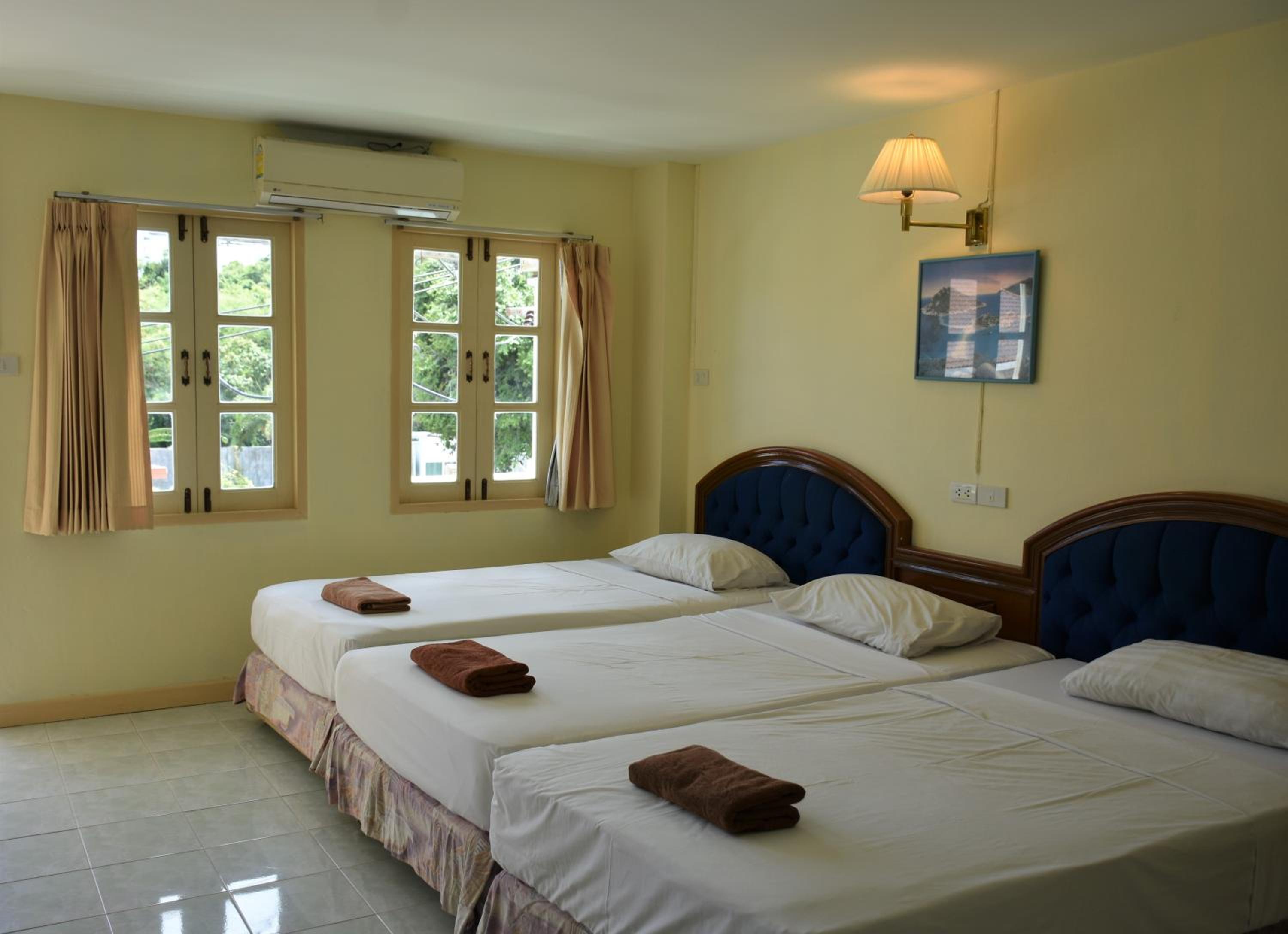 Economy Triple Room photo 1