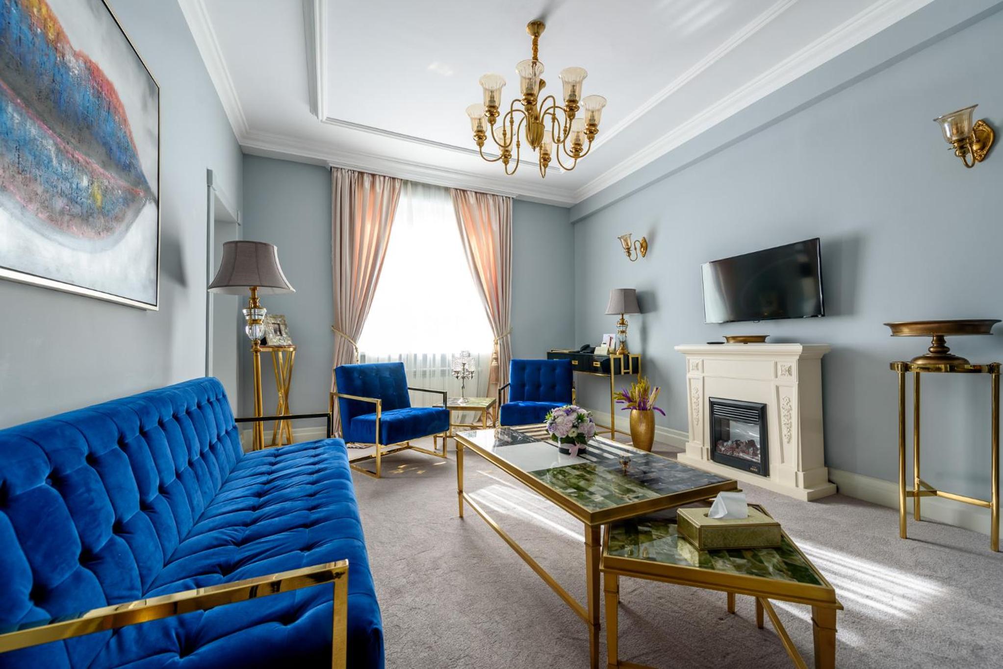 Executive Suite - Photo 1