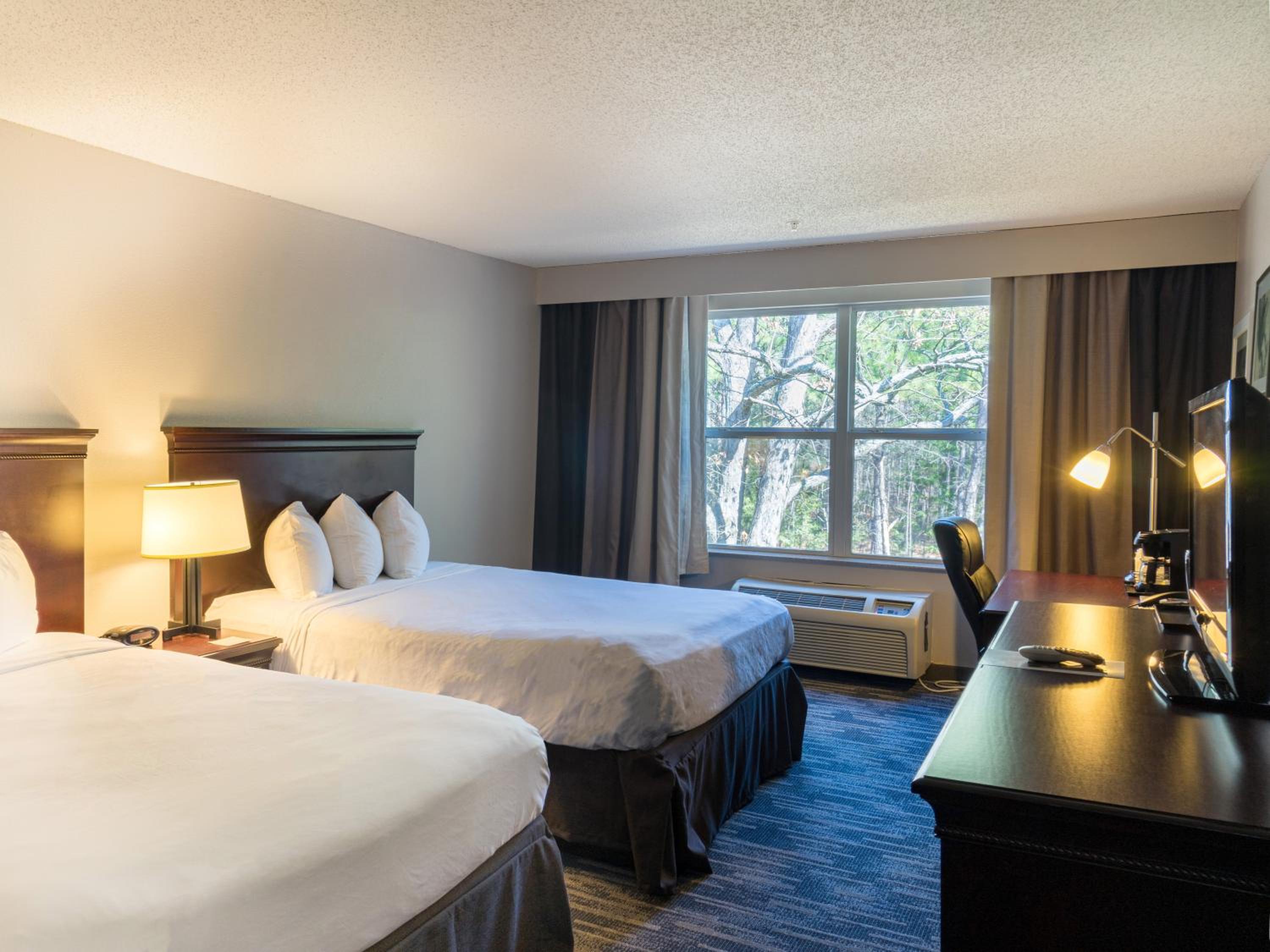 Queen Room with Two Queen Beds - Non-Smoking - Photo 1