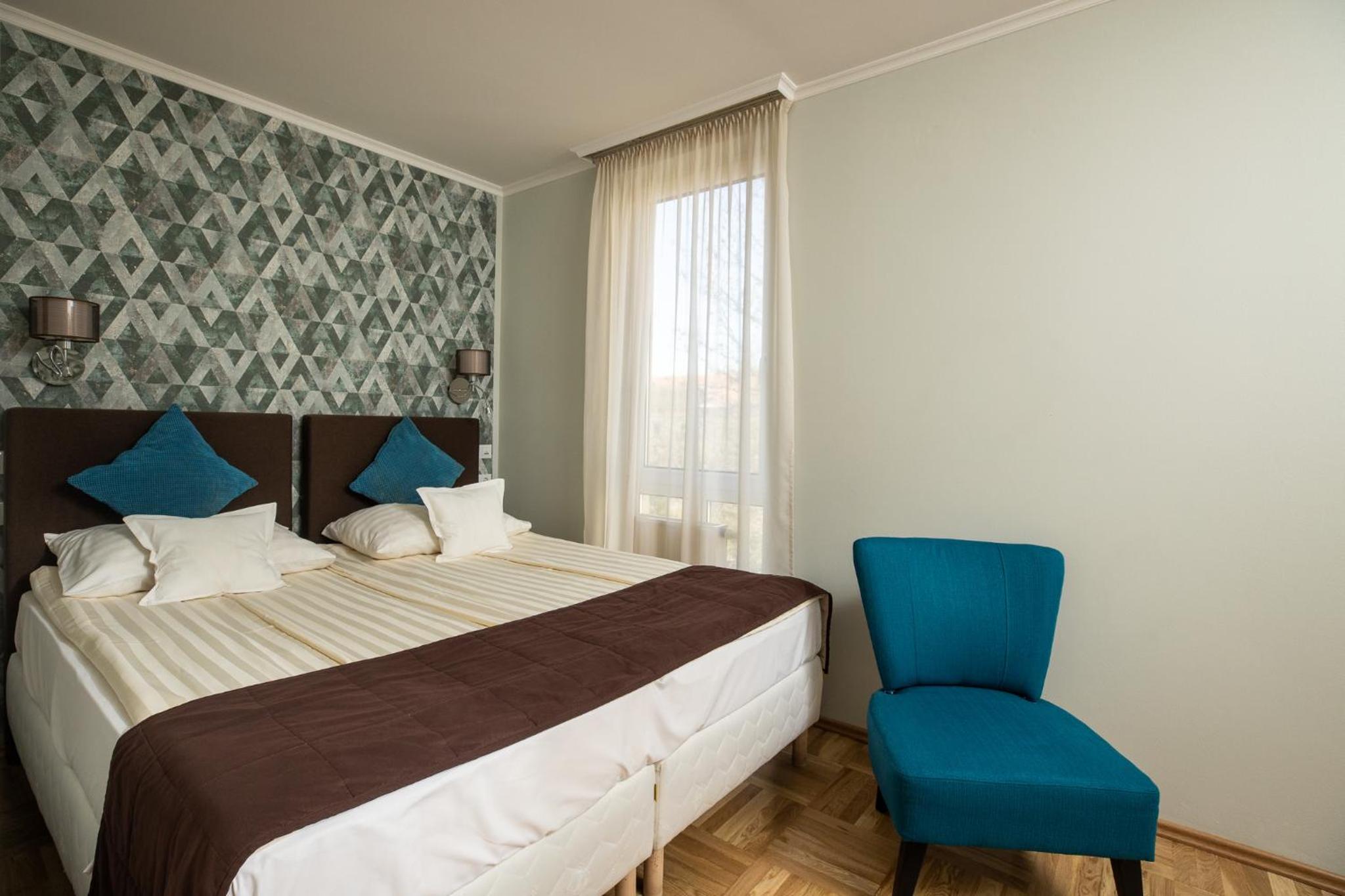 Double or Twin Room - Photo 10