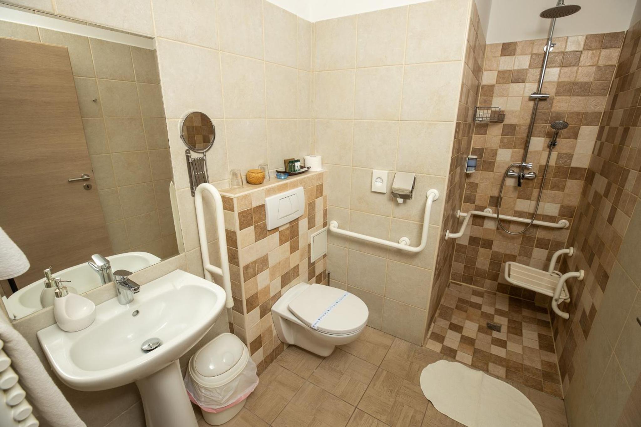 Double or Twin Room - Photo 12