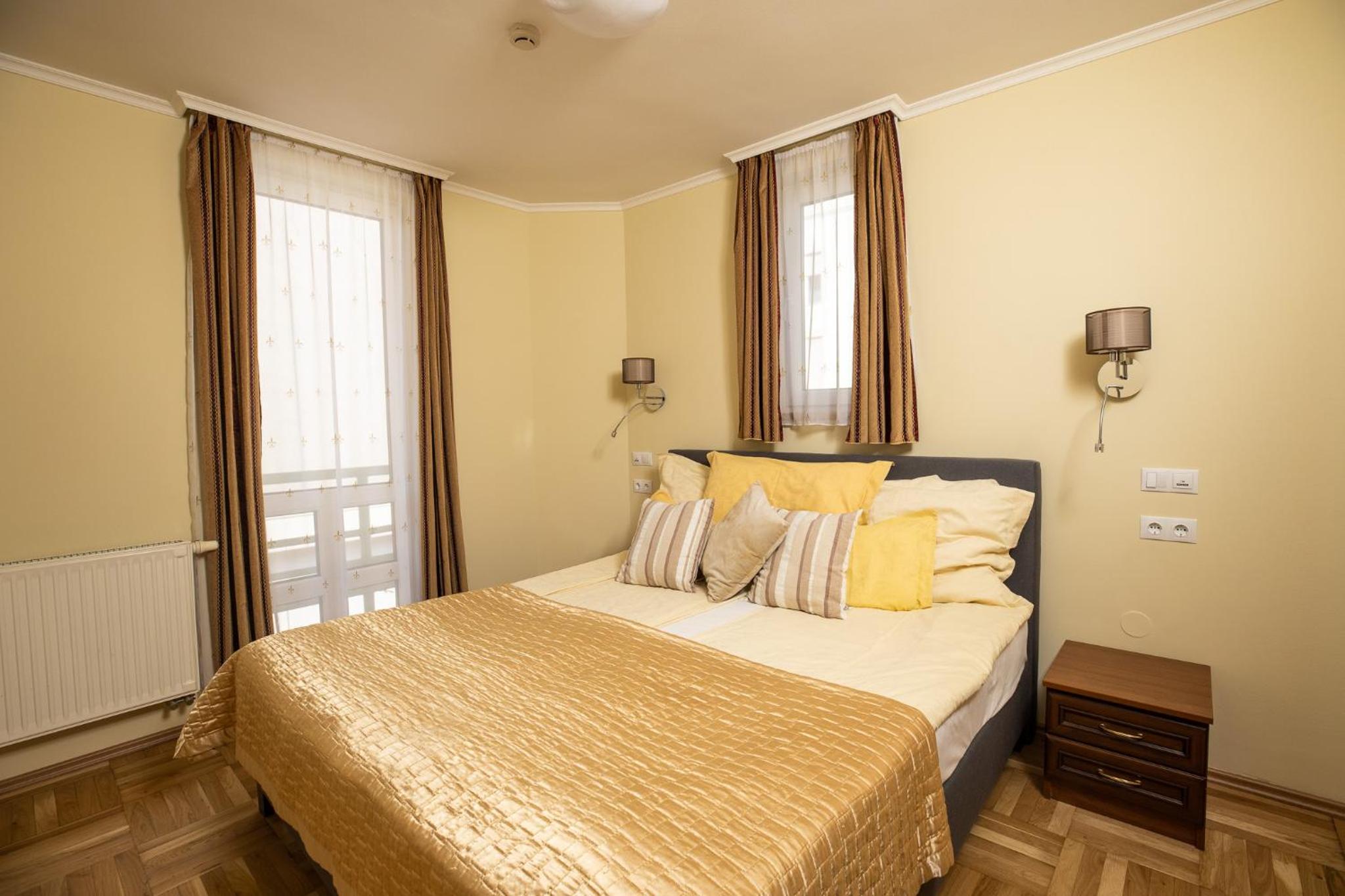 Suite - Photo 1