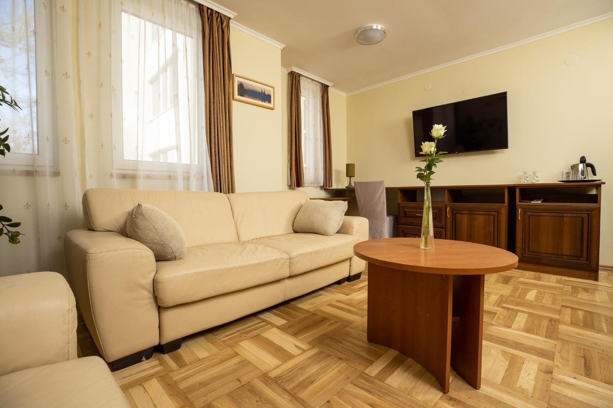 Suite - Photo 6