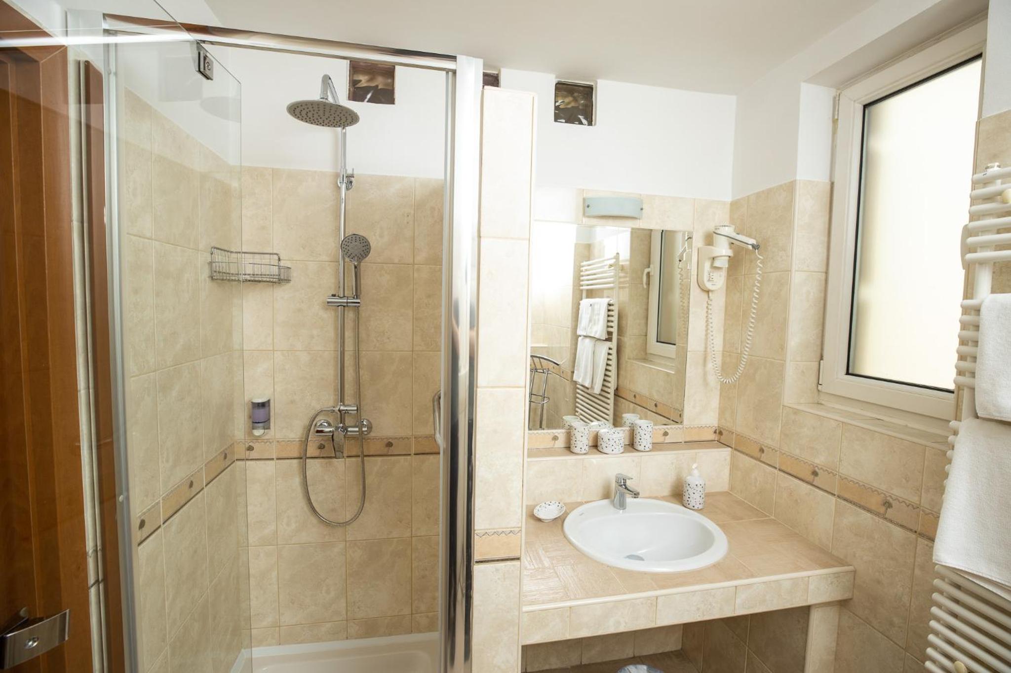 Suite - Photo 5