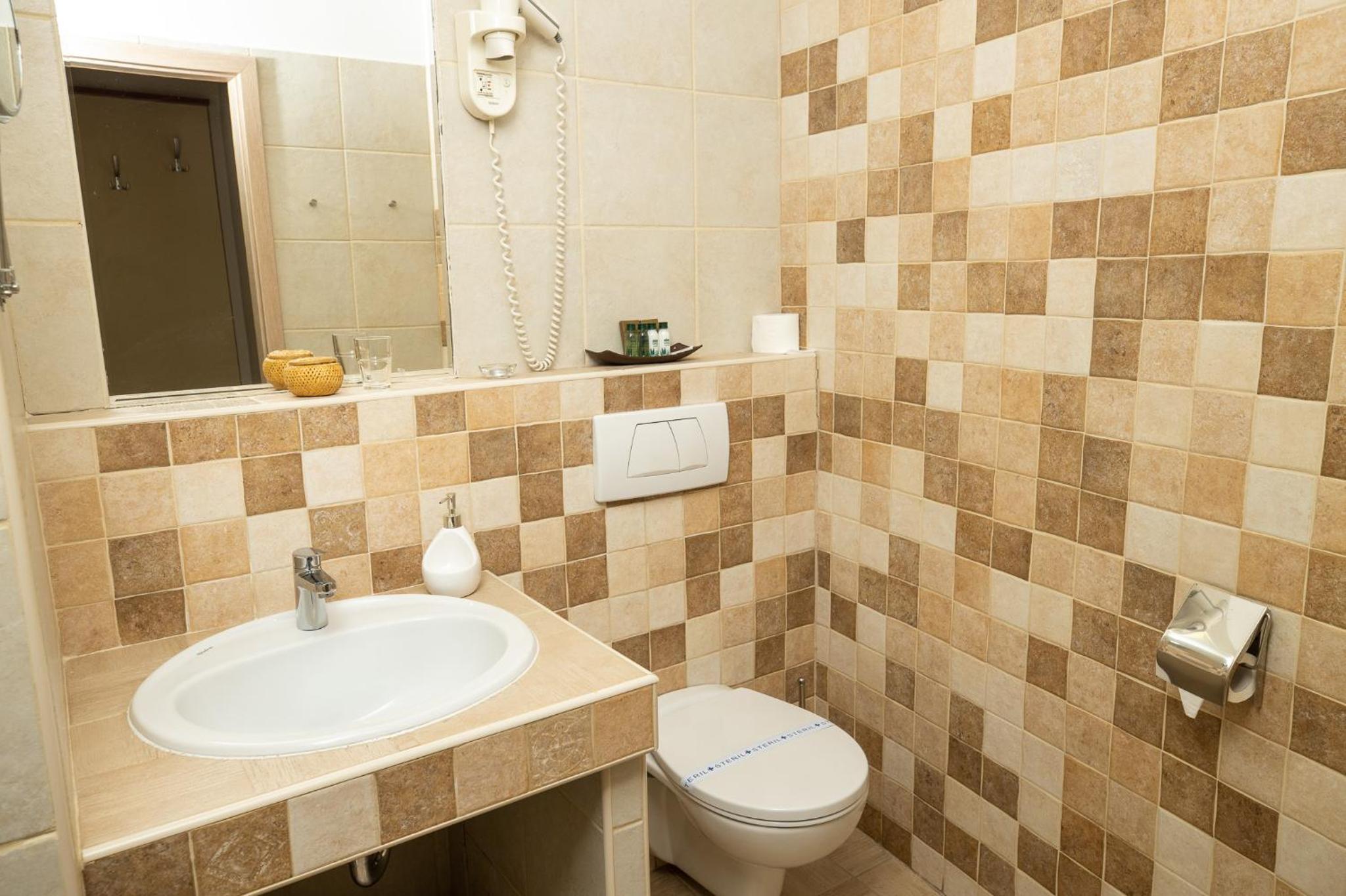 Double or Twin Room - Photo 3
