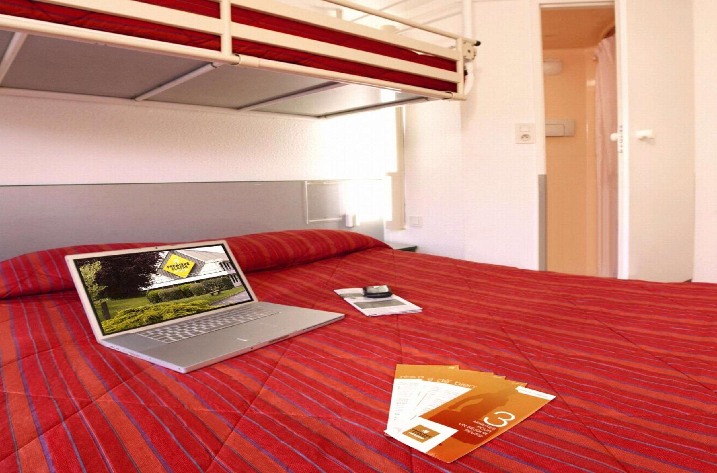 Triple Room (1 Double Bed + 1 Single Bed) photo 2