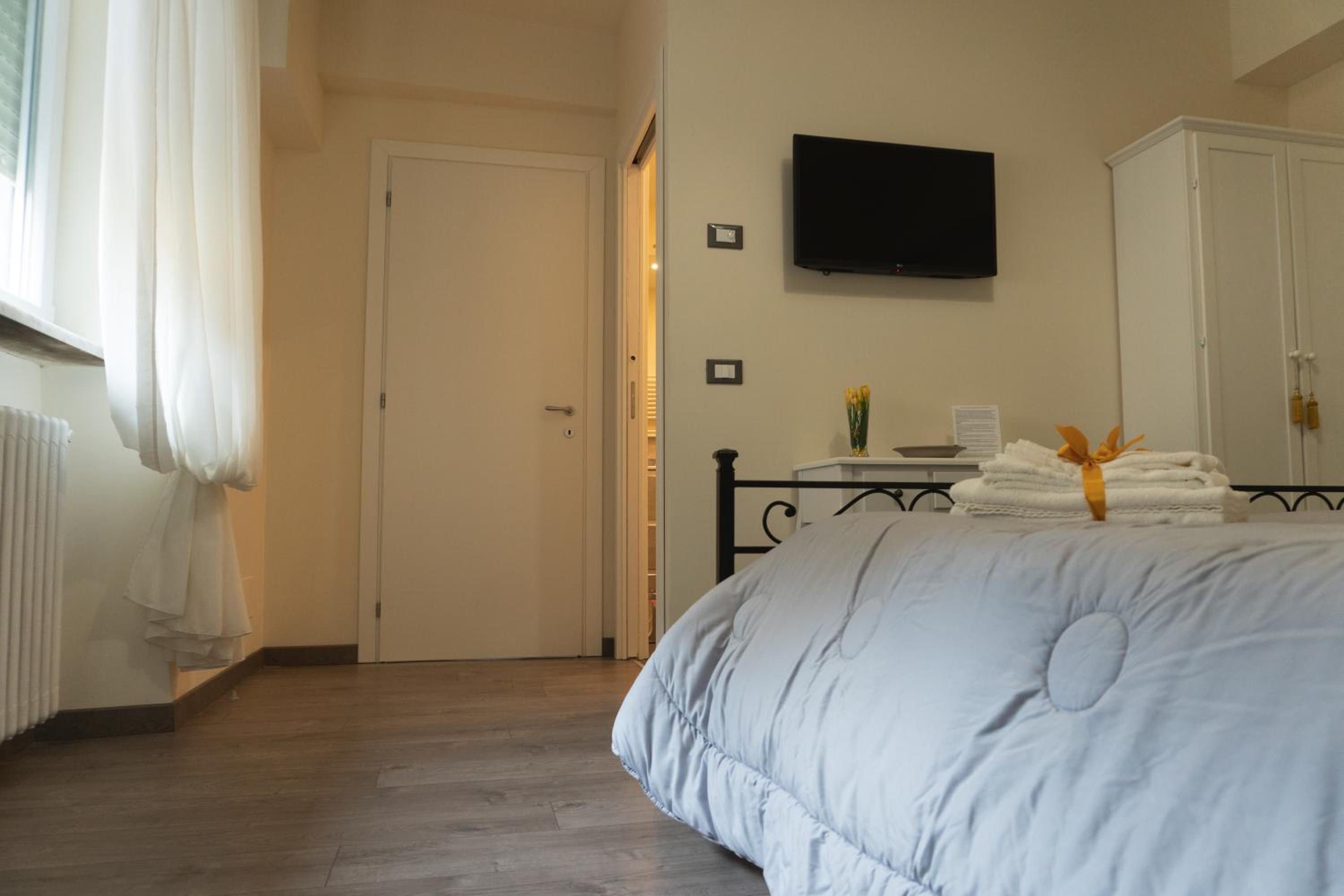 Double or Twin Room - Photo 10