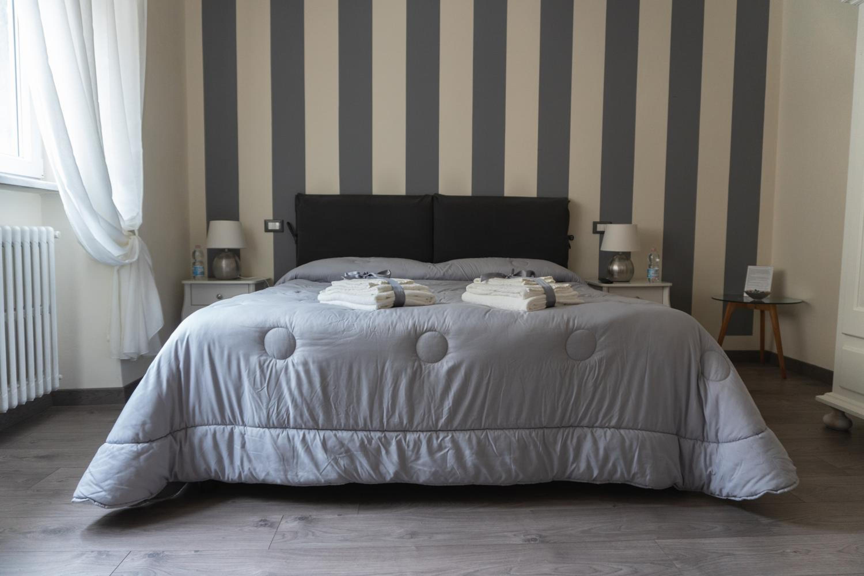 Deluxe Double Room with Extra Bed photo 3