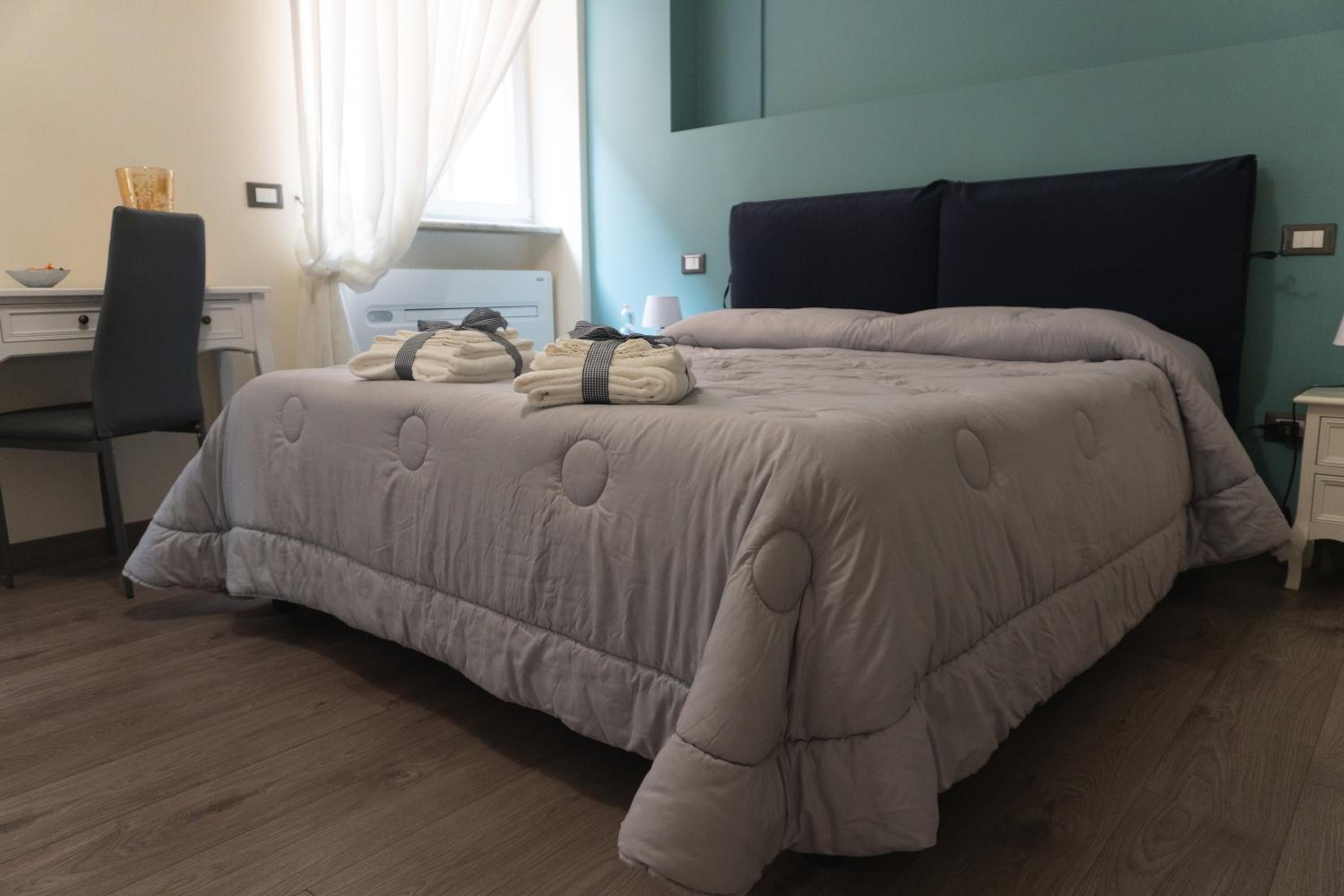 Deluxe Double Room with Extra Bed - Photo 16