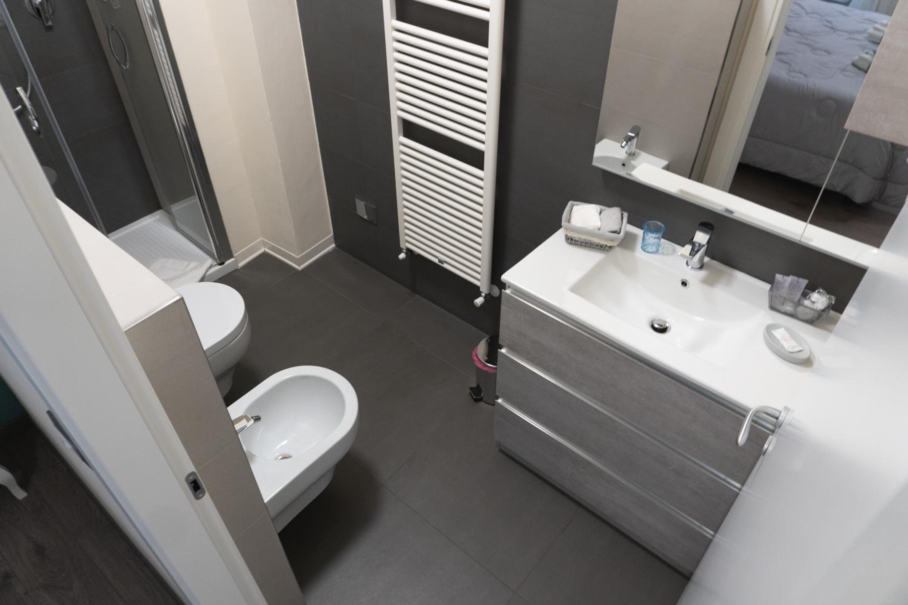 Deluxe Double Room with Extra Bed - Photo 23