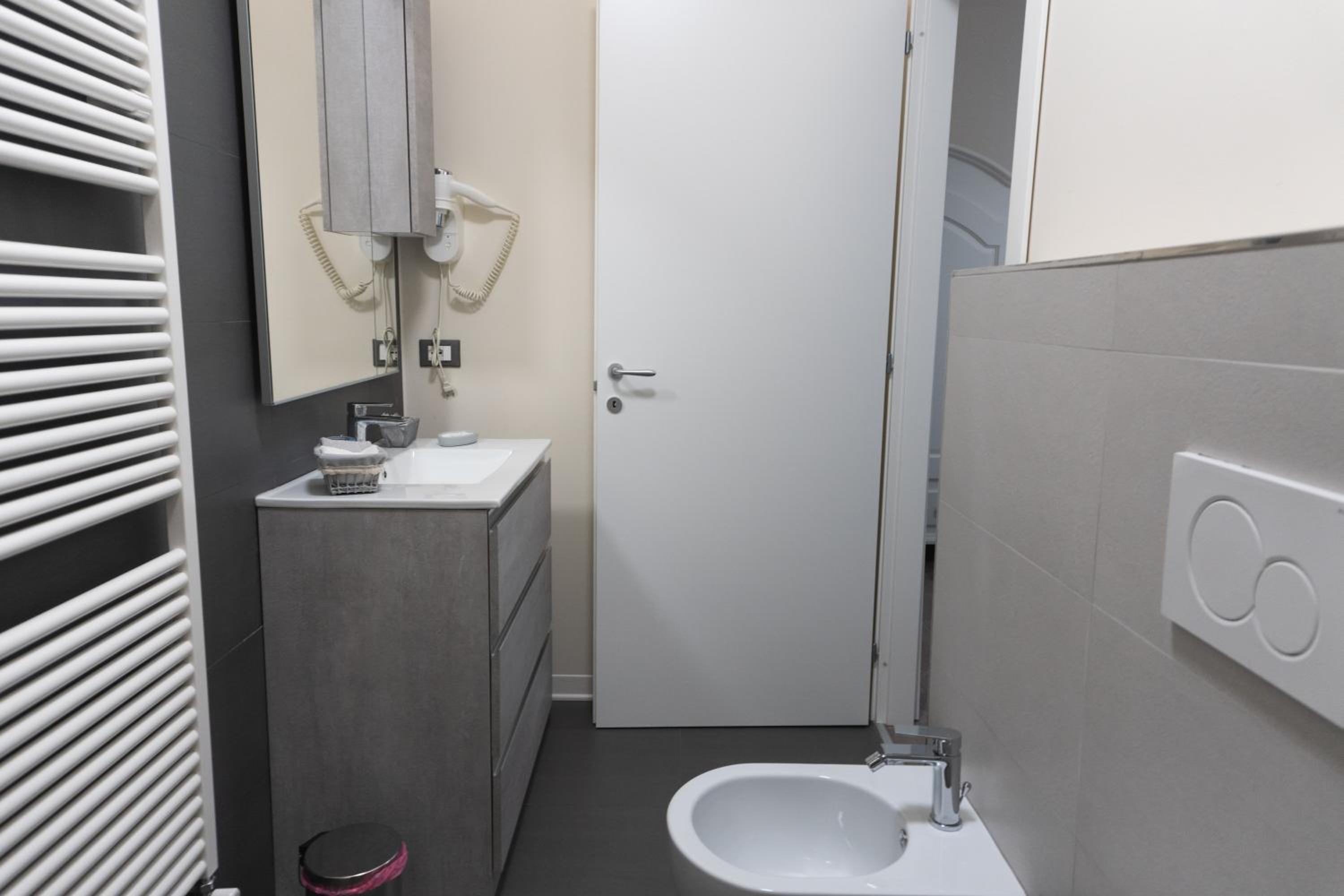 Deluxe Double Room with Extra Bed - Photo 22