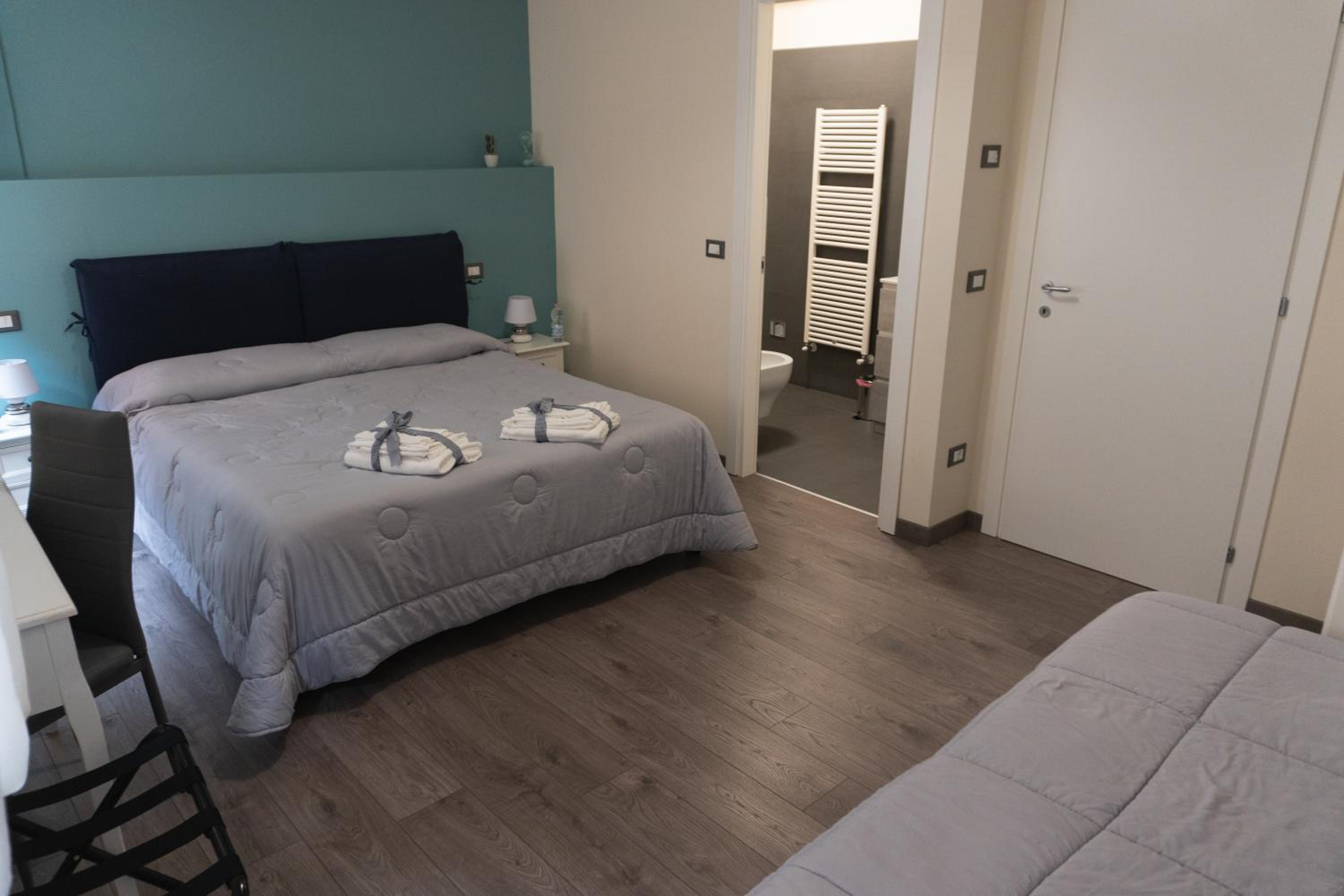 Deluxe Double Room with Extra Bed - Photo 18