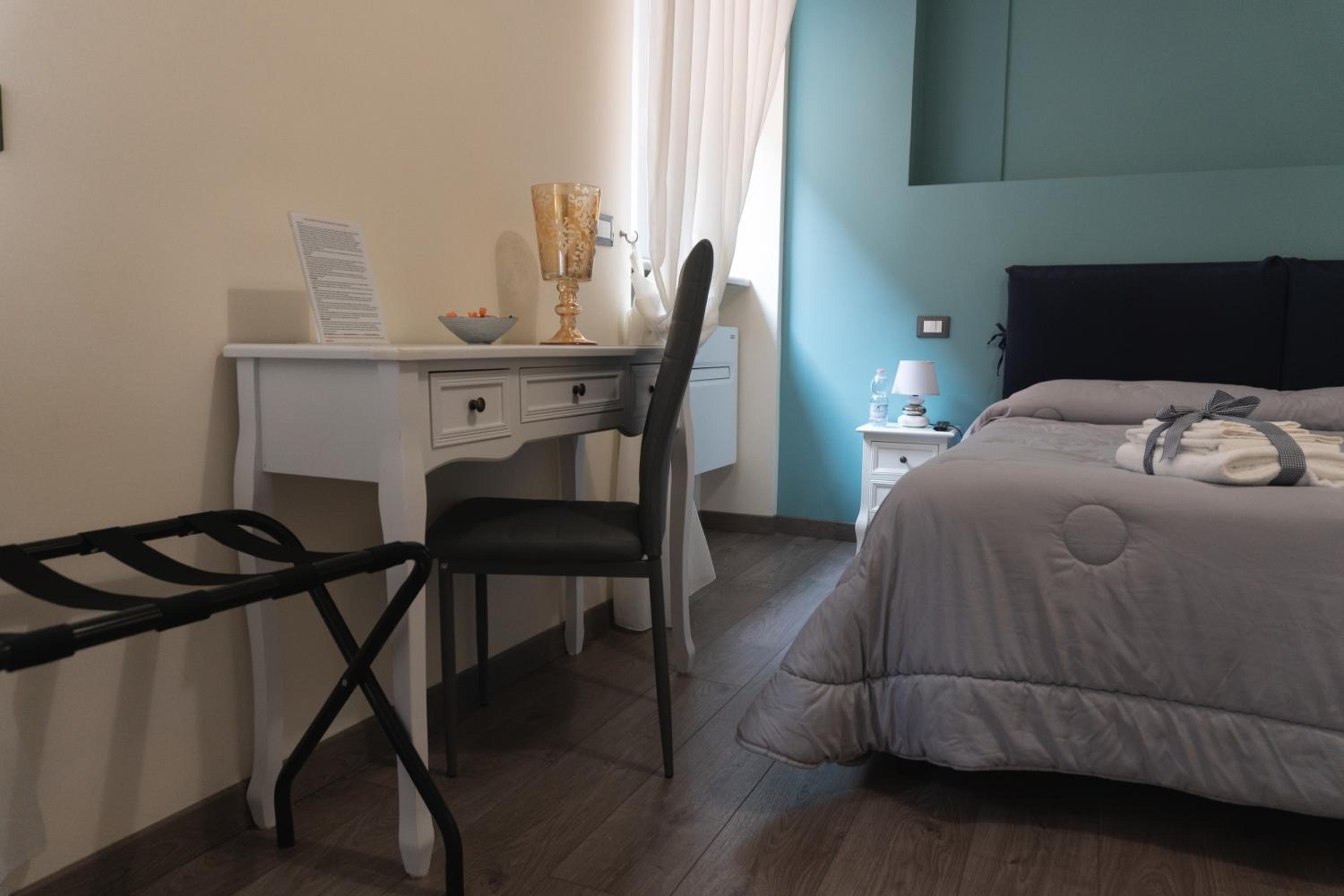 Deluxe Double Room with Extra Bed - Photo 17