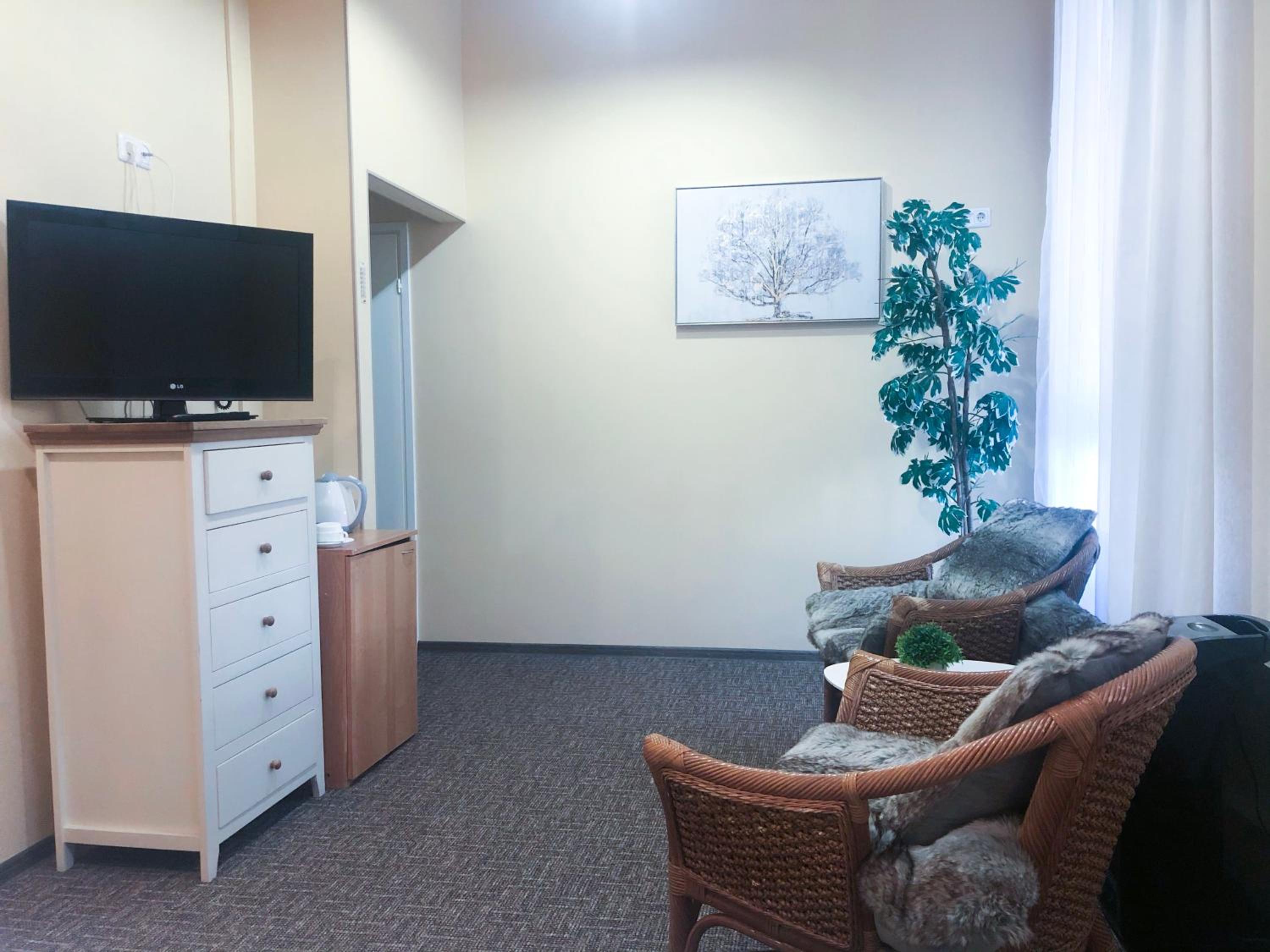 Deluxe Suite - Photo 2