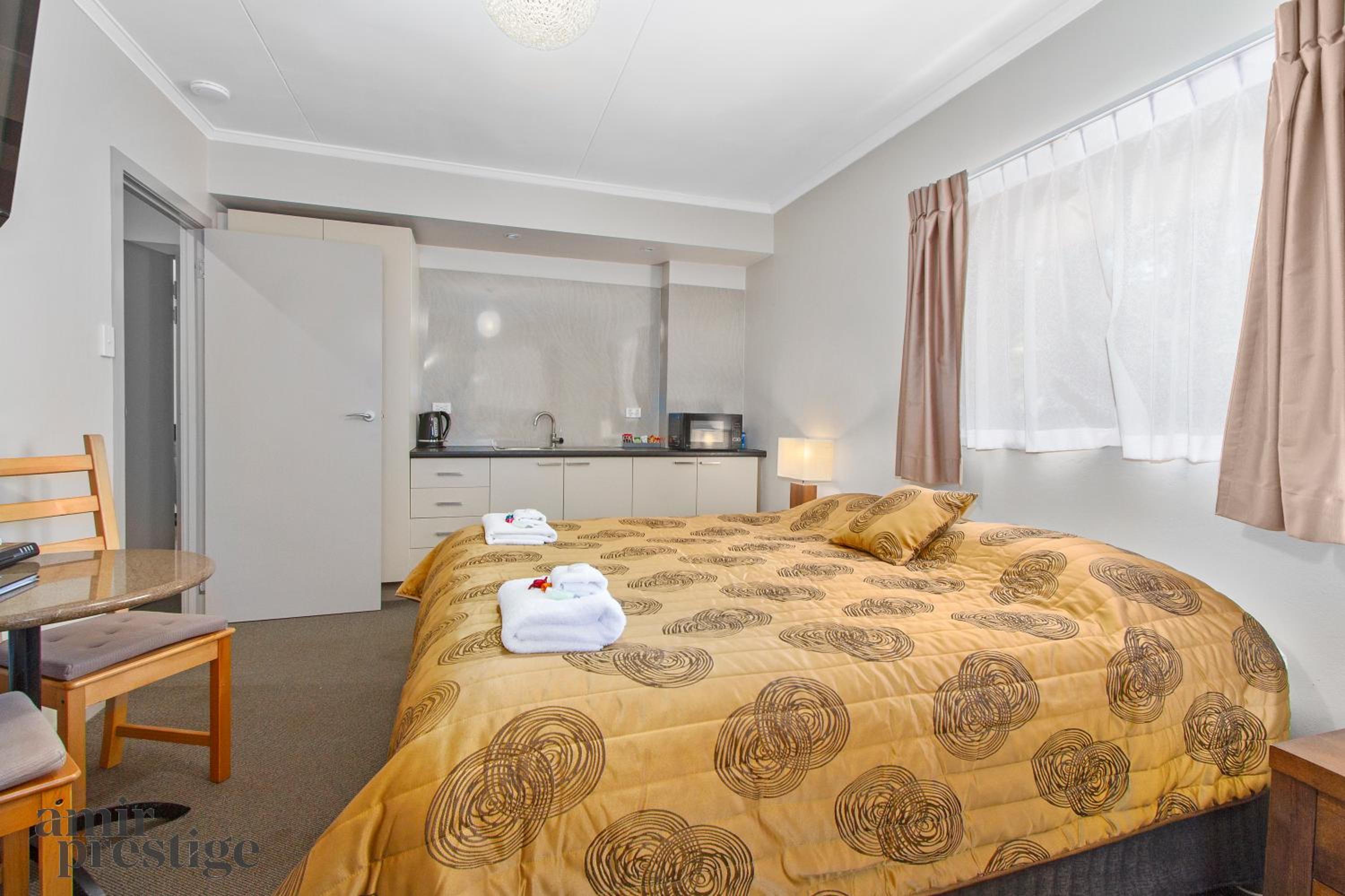 Executive King Suite with Bath photo 1