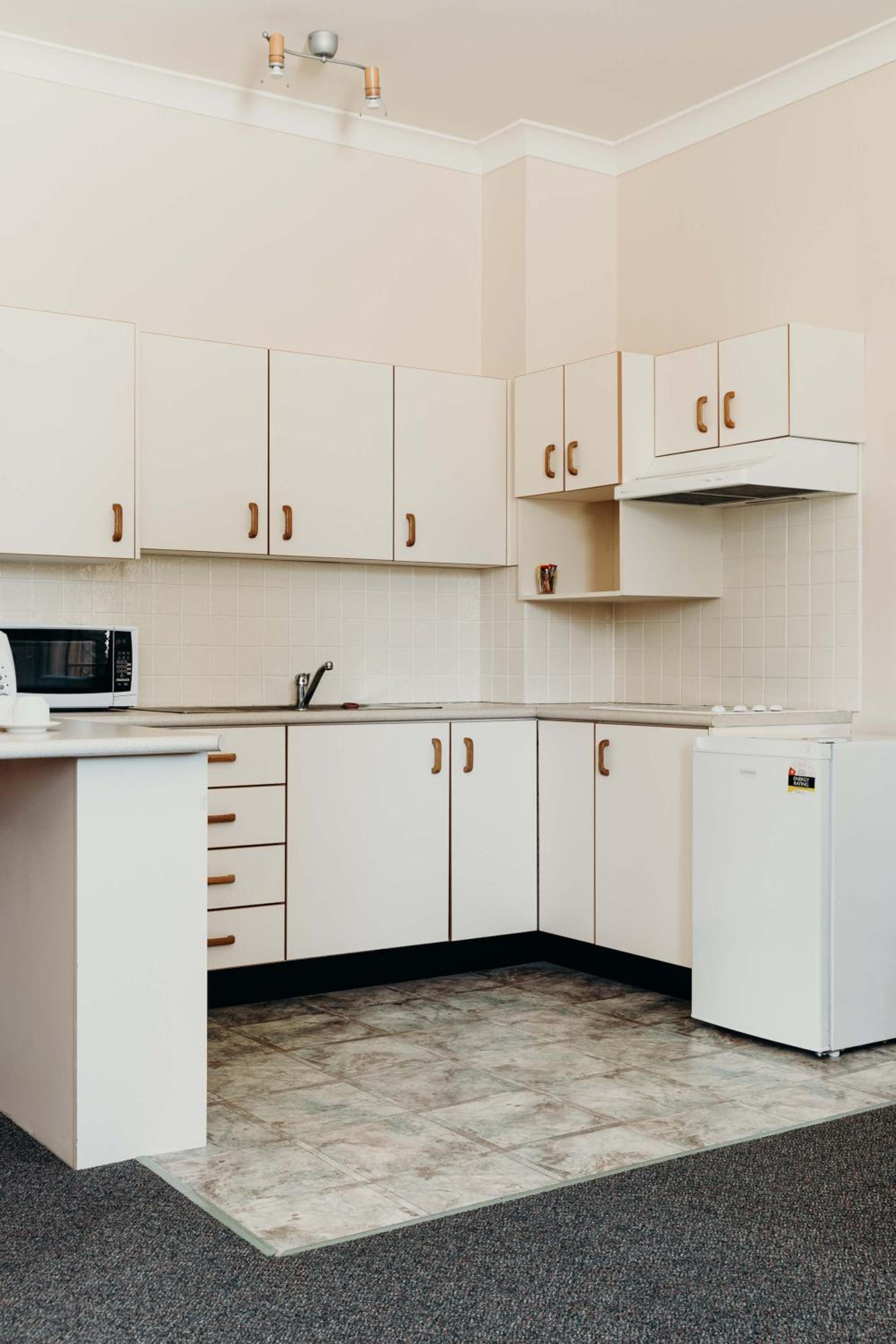 King Room (Ensuite & Kitchenette), photo 7
