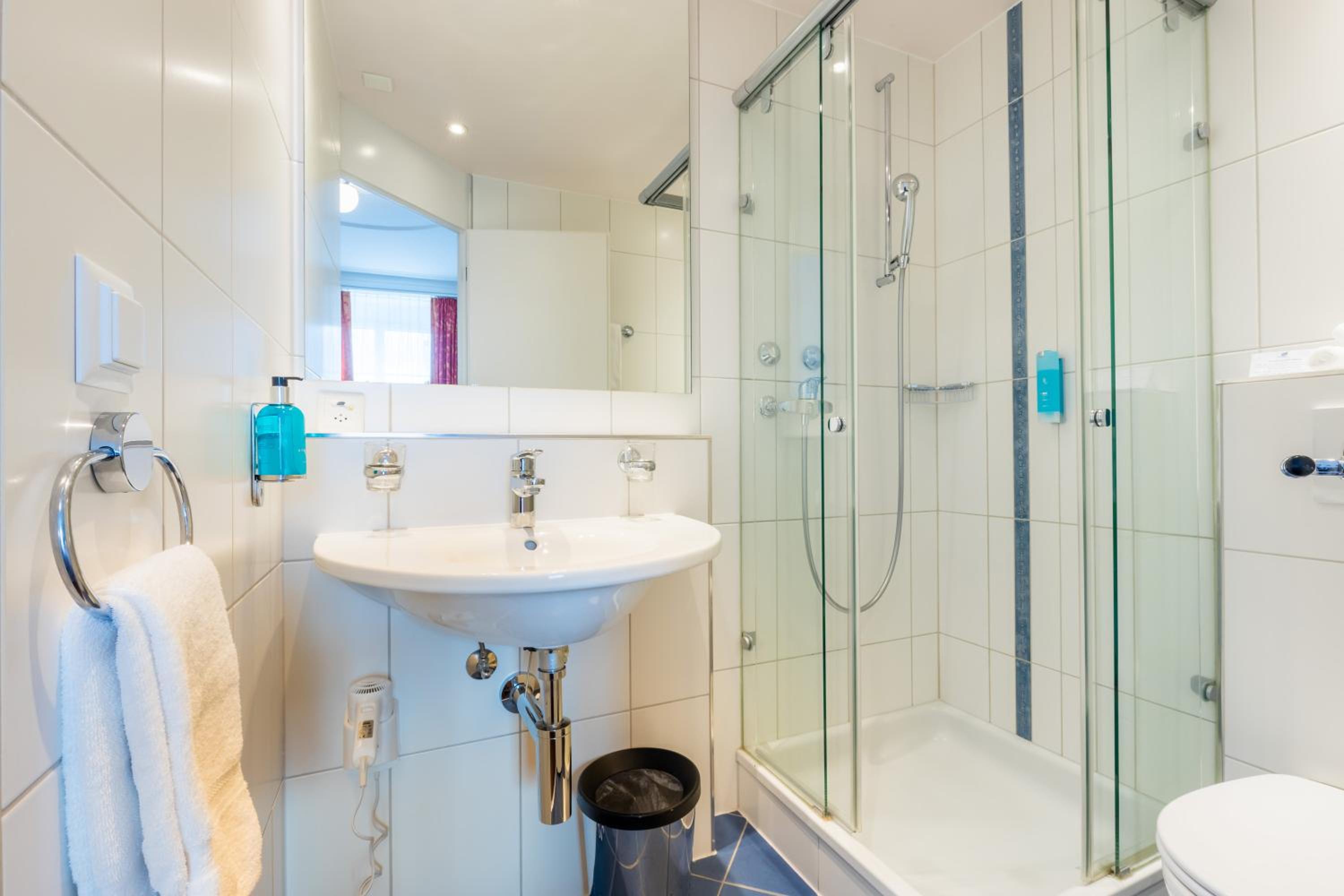 Double room facing the Chapel Bridge and large balcony 14m2 - Photo 2