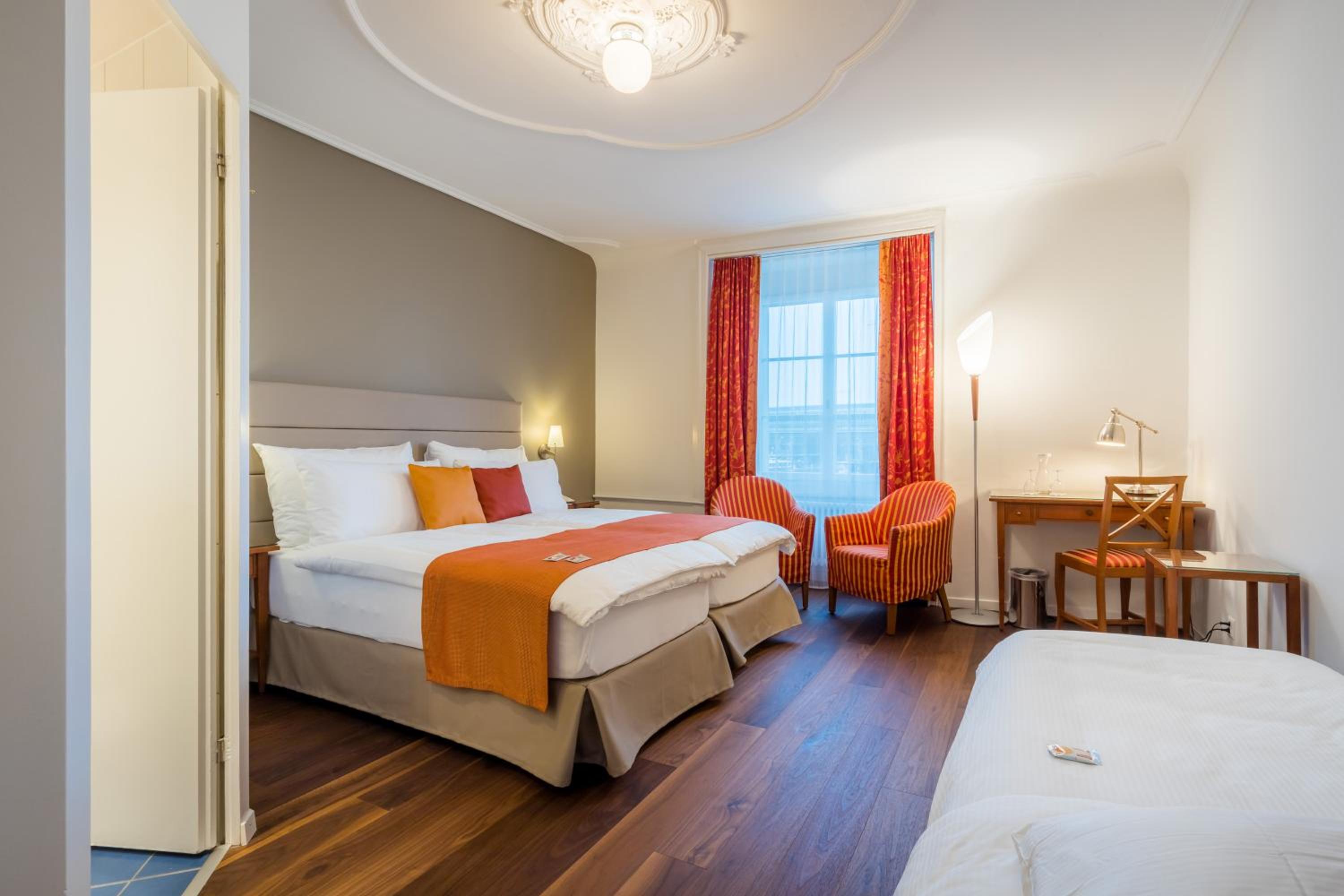 Double room facing the Chapel Bridge and balcony 21m2 photo 3