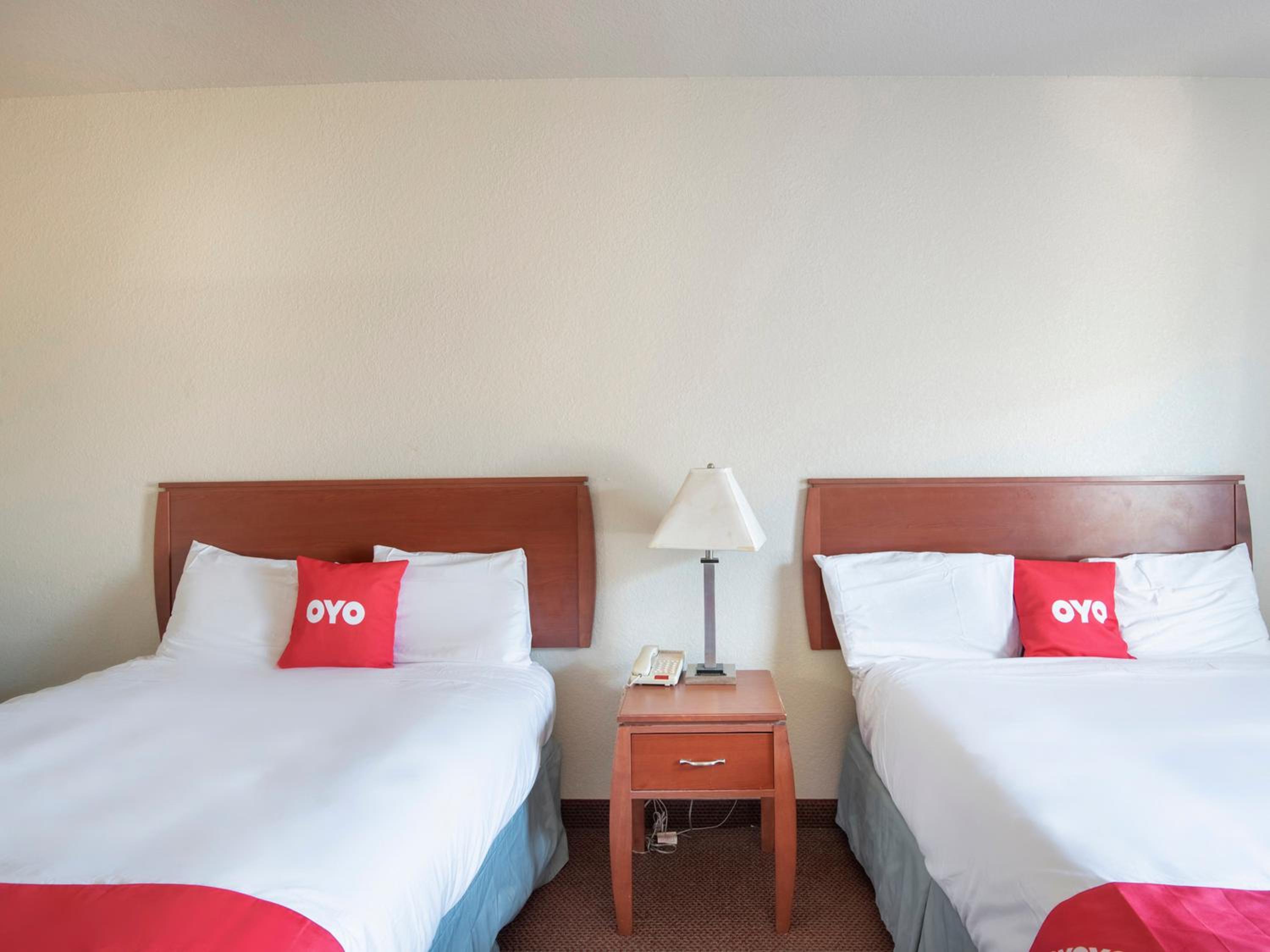 Queen Room with Two Queen Beds - Disability Access - Photo 2