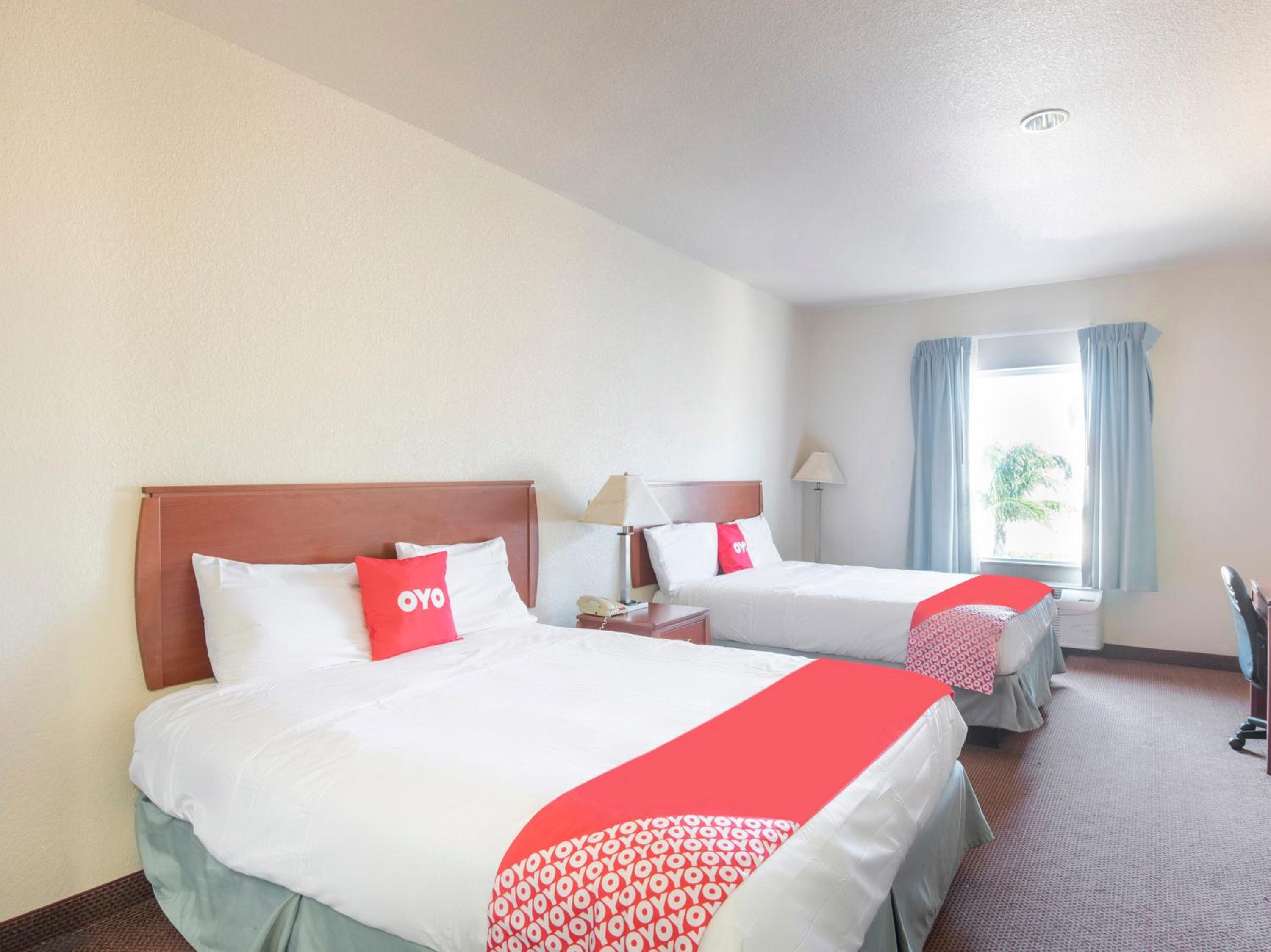 Queen Room with Two Queen Beds - Disability Access - Photo 6