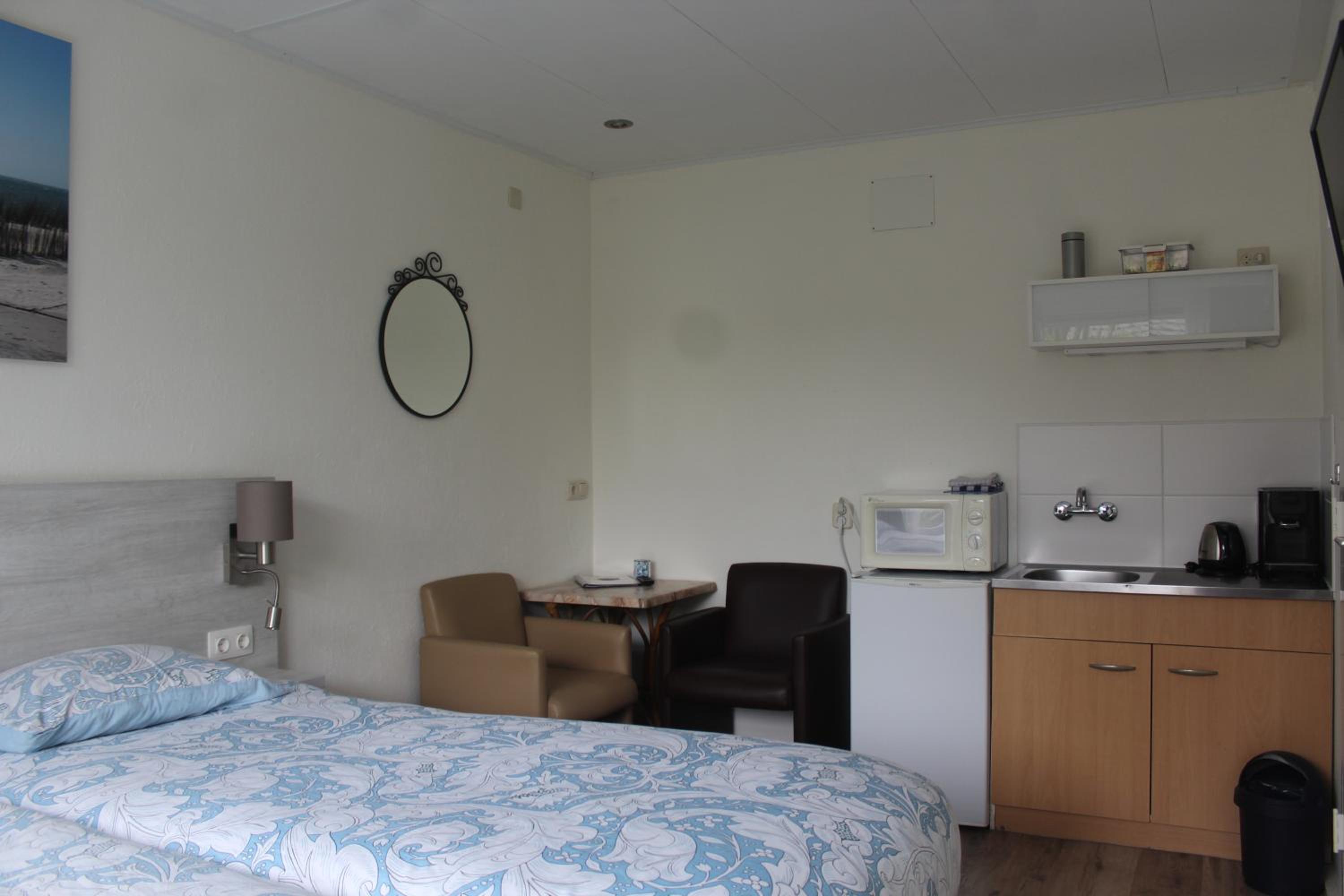 Twin Room with Private Bathroom photo 1