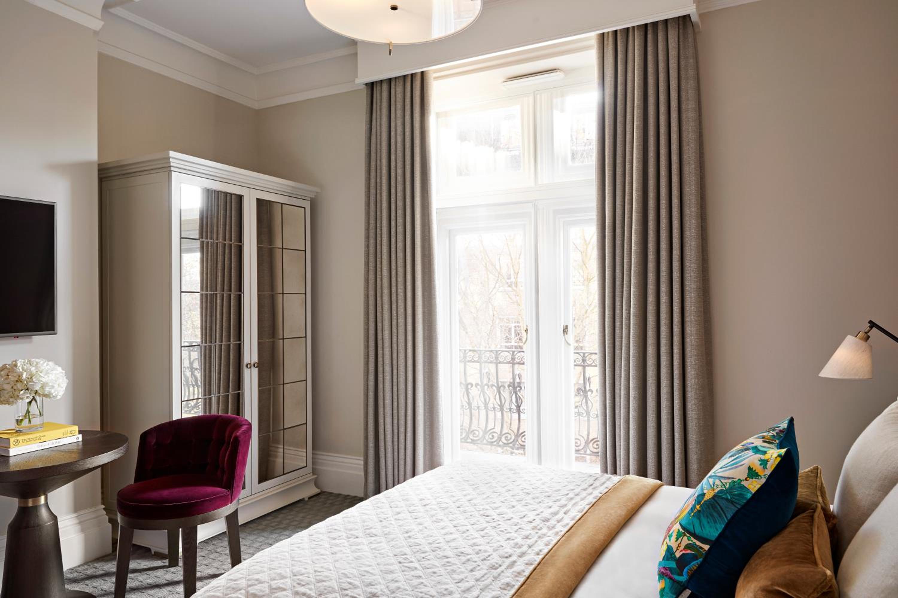 Sleeping Room thumbnail 6