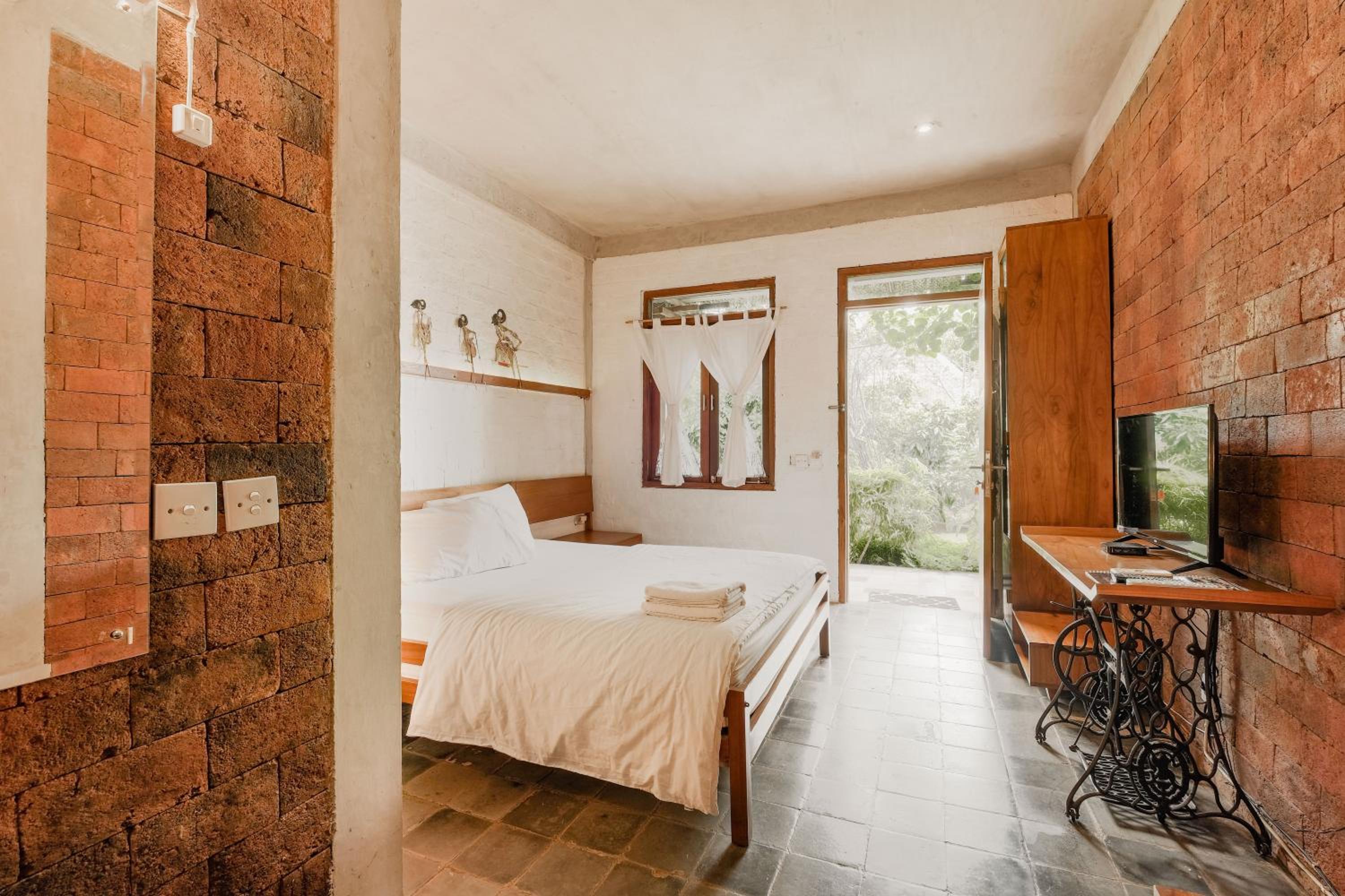 Standard Double Room - Photo 21