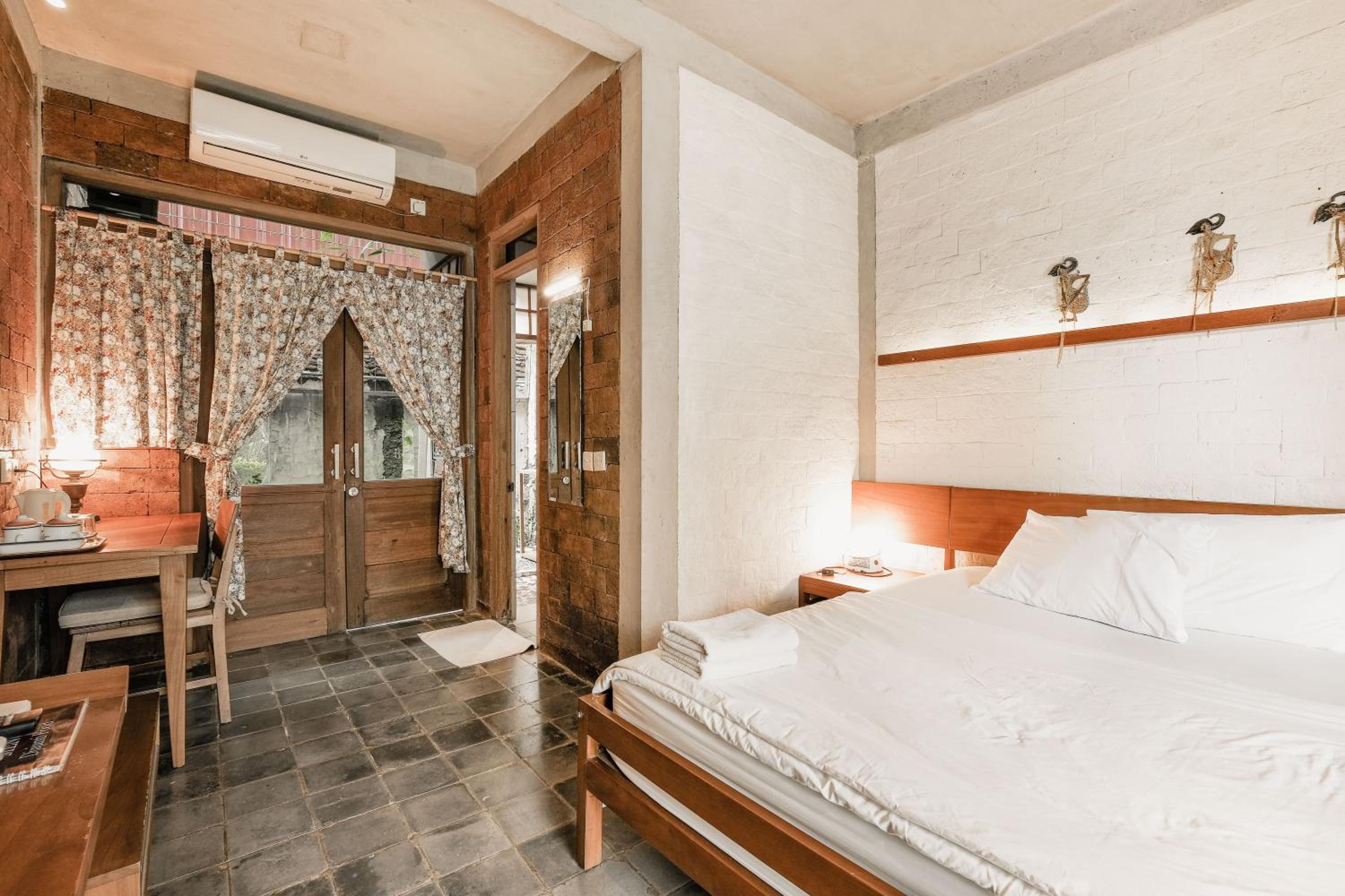 Standard Double Room - Photo 18