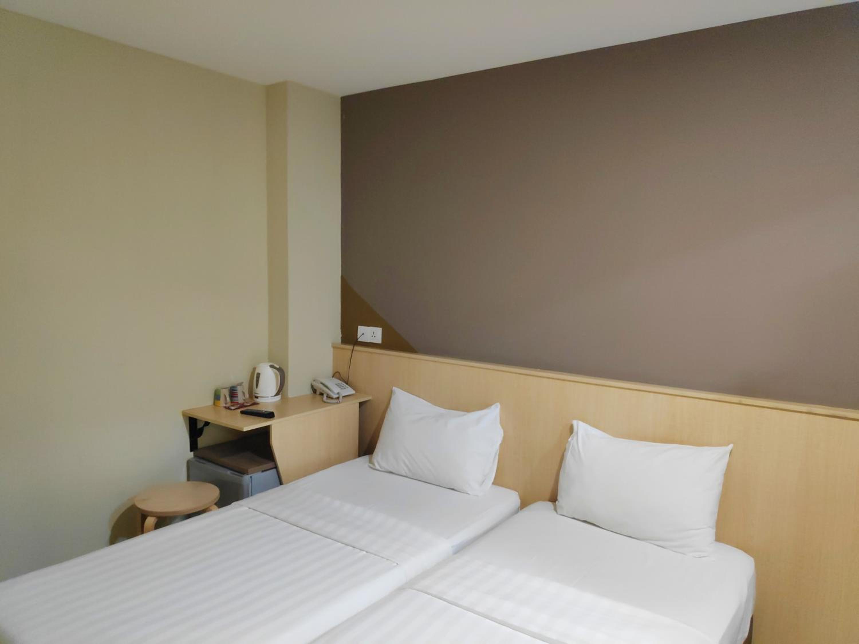 Standard Twin Room photo 2
