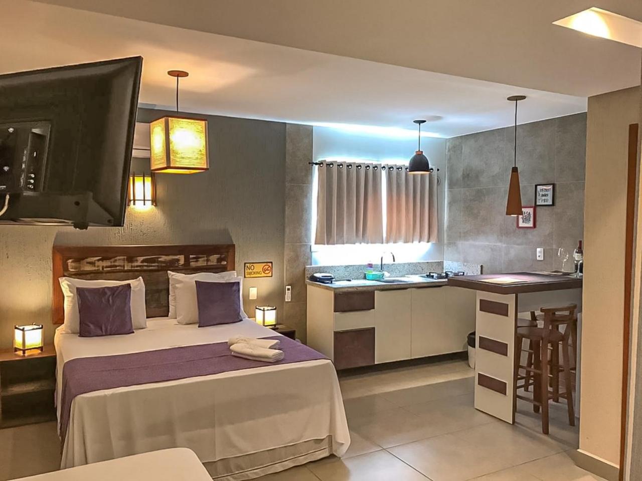 Suite with Pool View - Photo 9