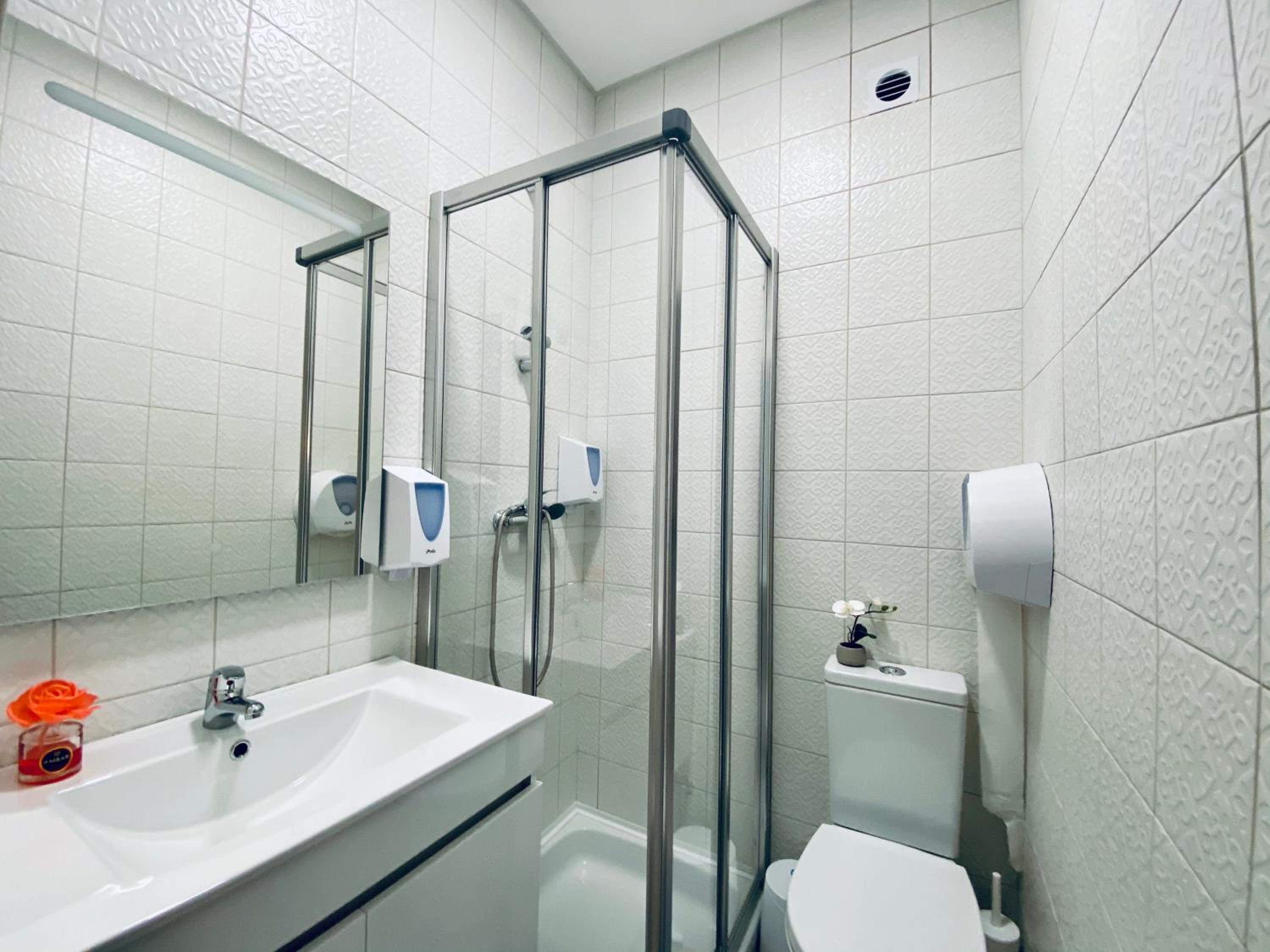 Double Room - Photo 2