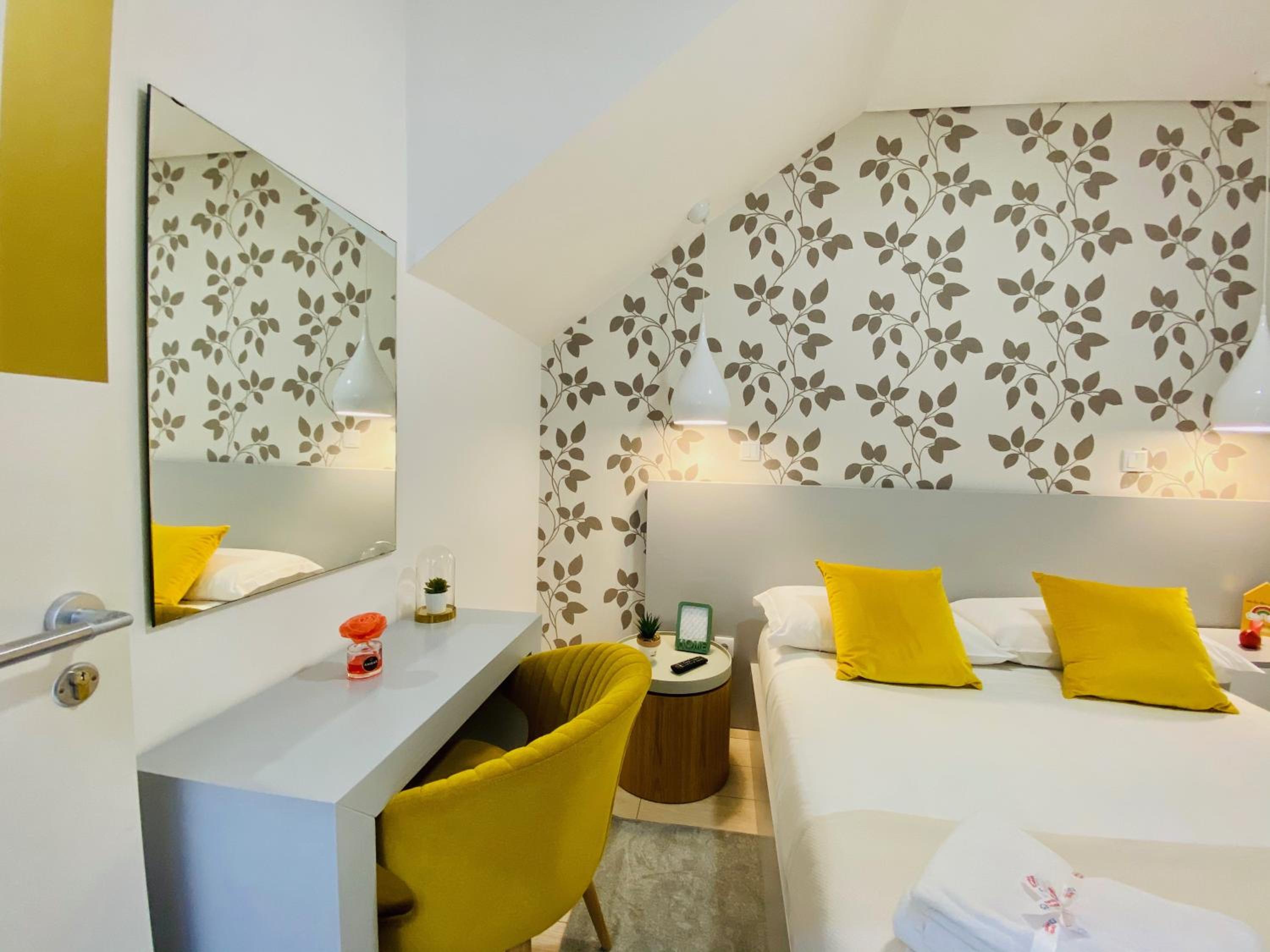 Double Room - Photo 3