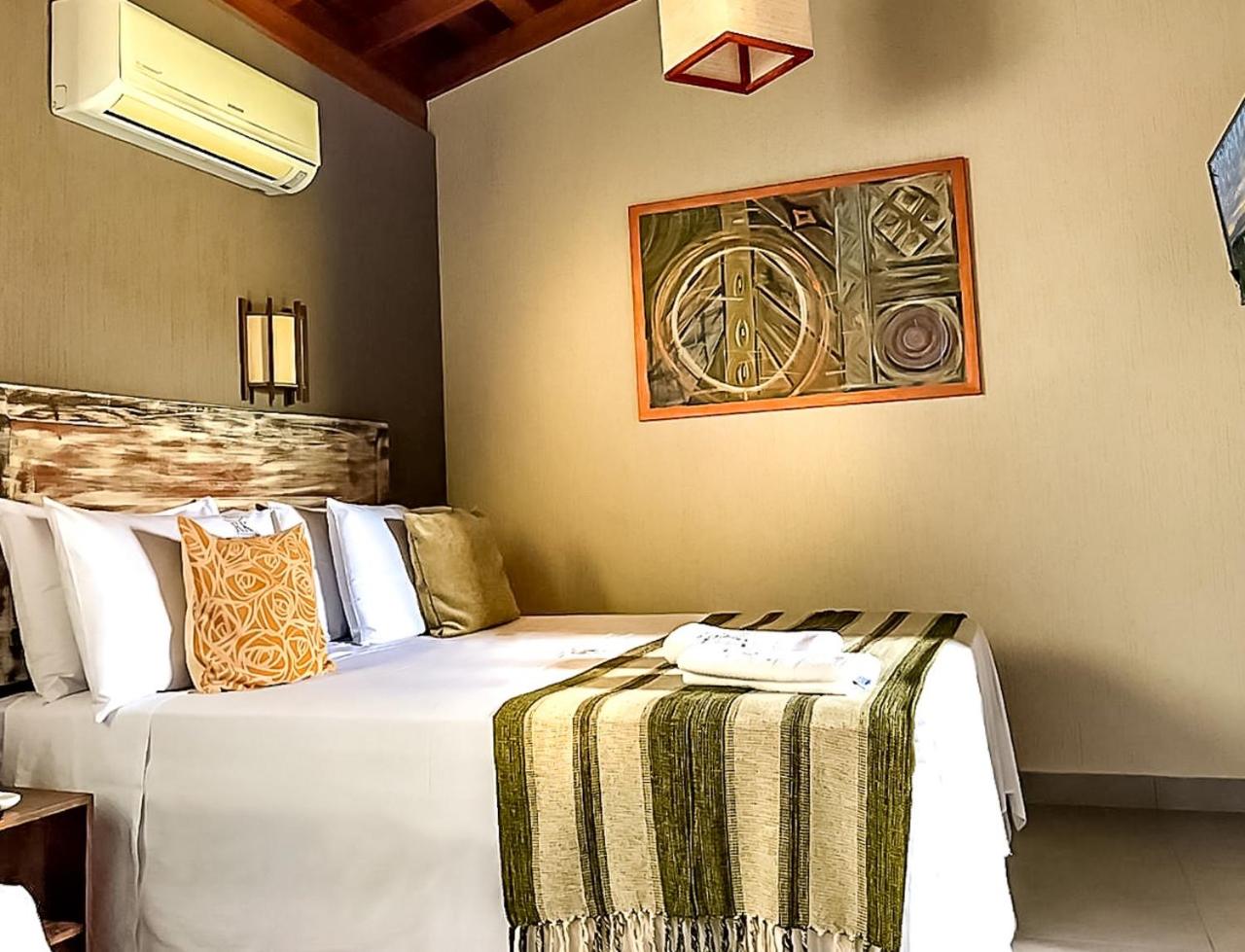 Deluxe King Suite - Photo 11