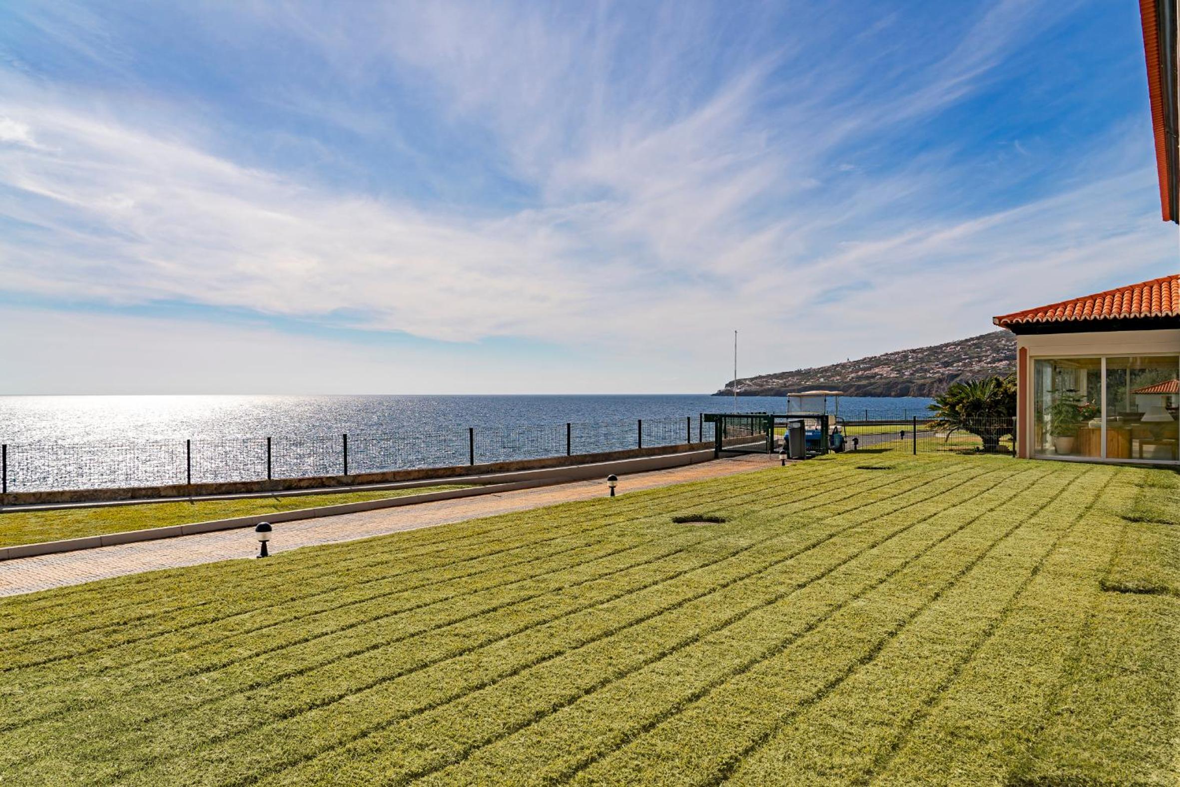 Premium Double Room with Sea View and Balcony - Photo 4