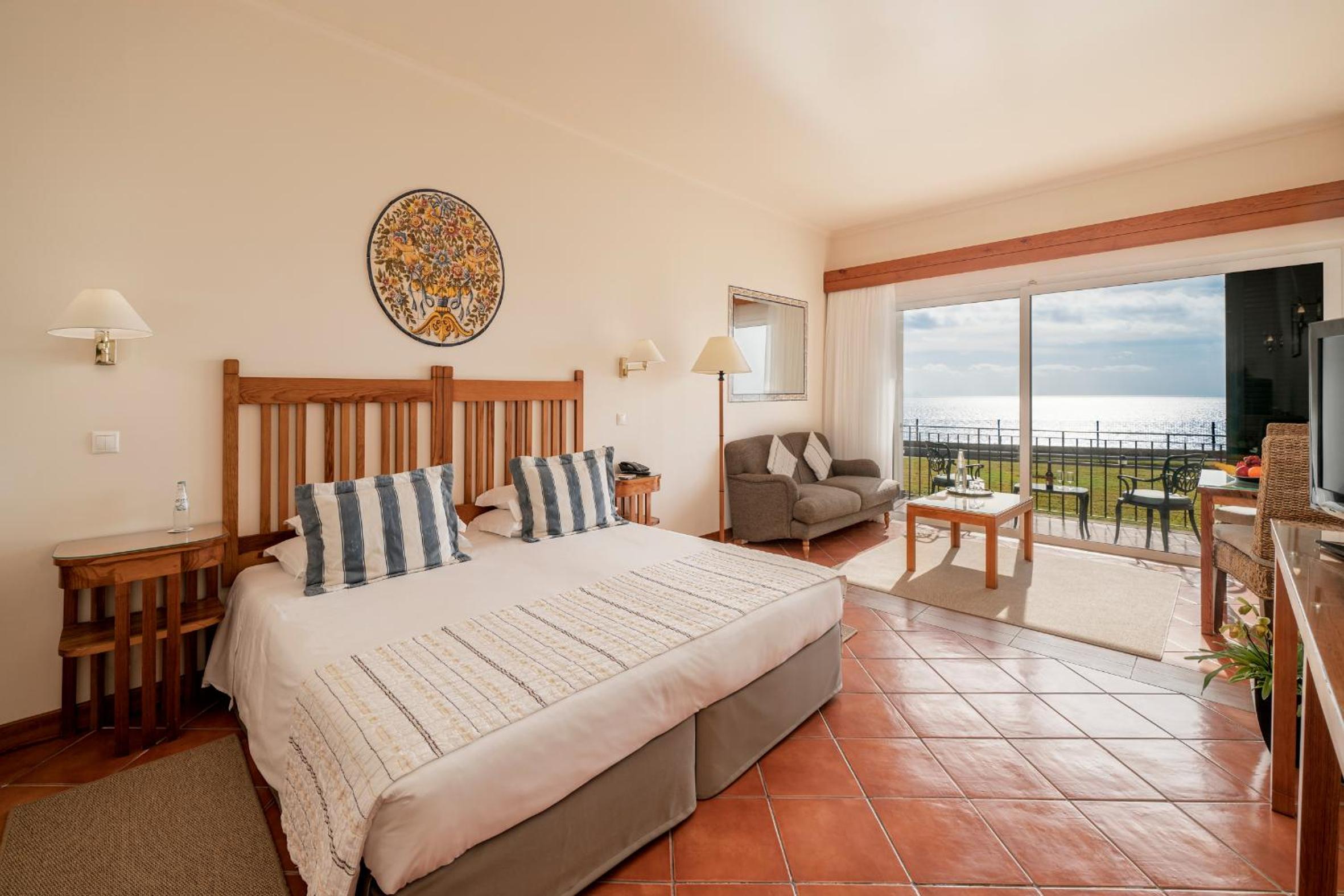 Premium Double Room with Sea View and Balcony - Photo 1