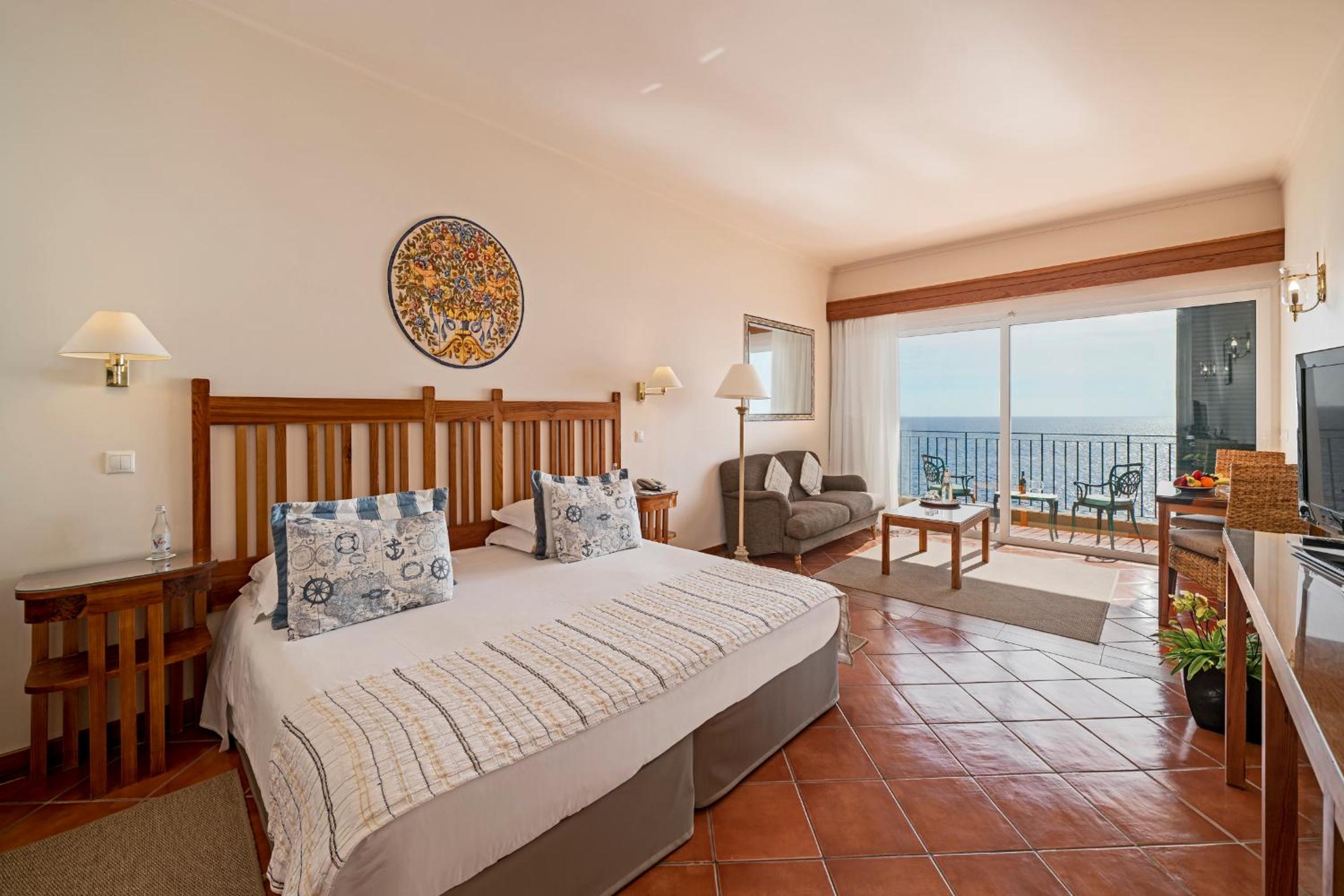 Junior Suite with Sea View and Balcony - Photo 1