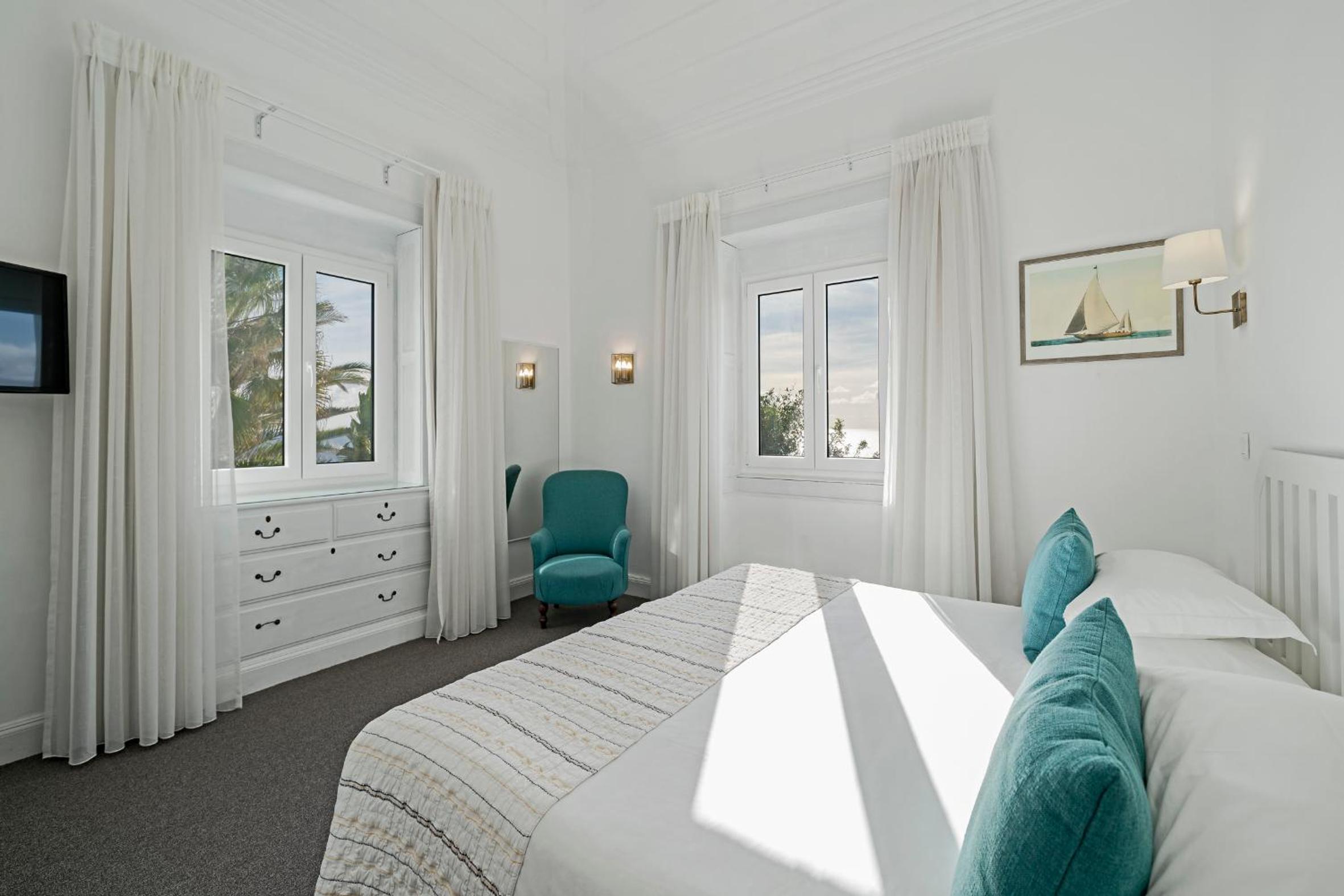 Double Room in Manor House with Sea View
