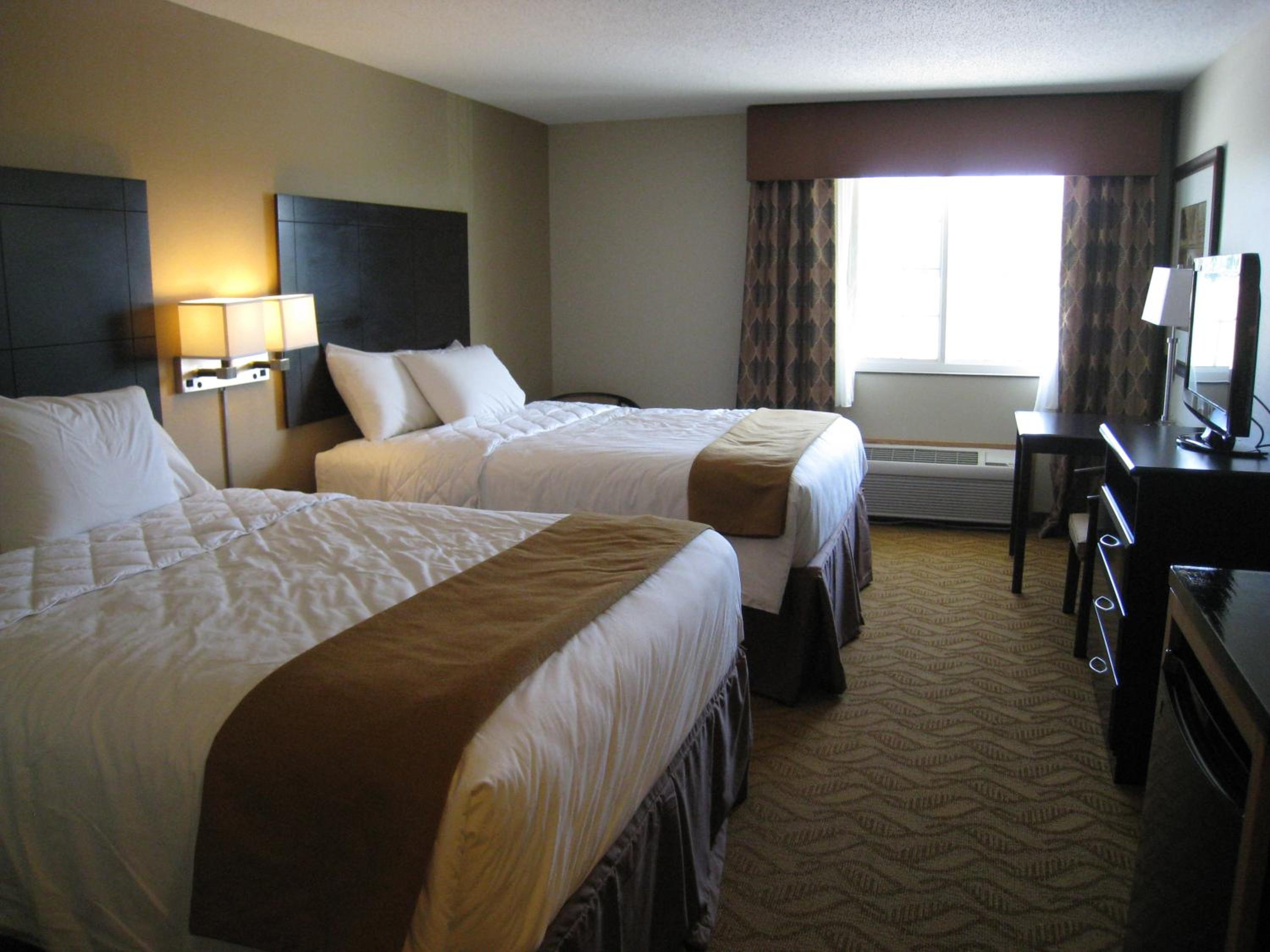 Queen Room with Two Queen Beds - Non-Smoking photo 3