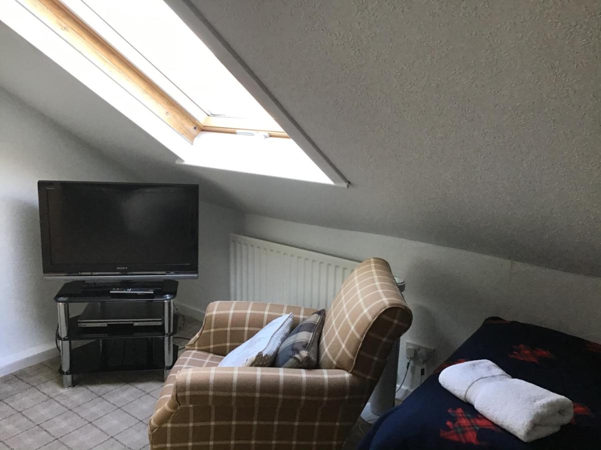 Family Room with Private Bathroom photo 2