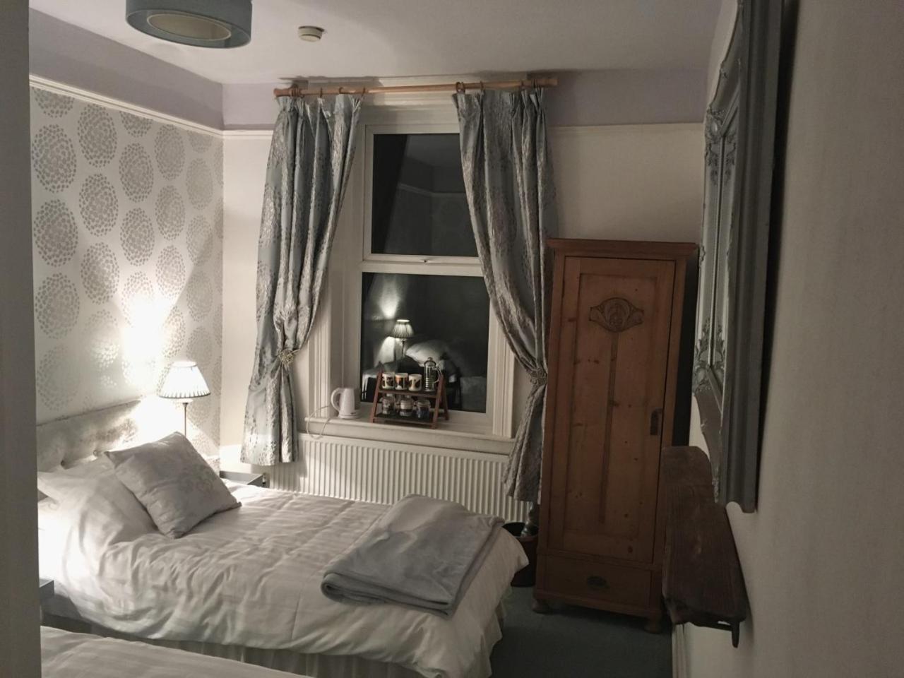 Deluxe Twin Room photo 3