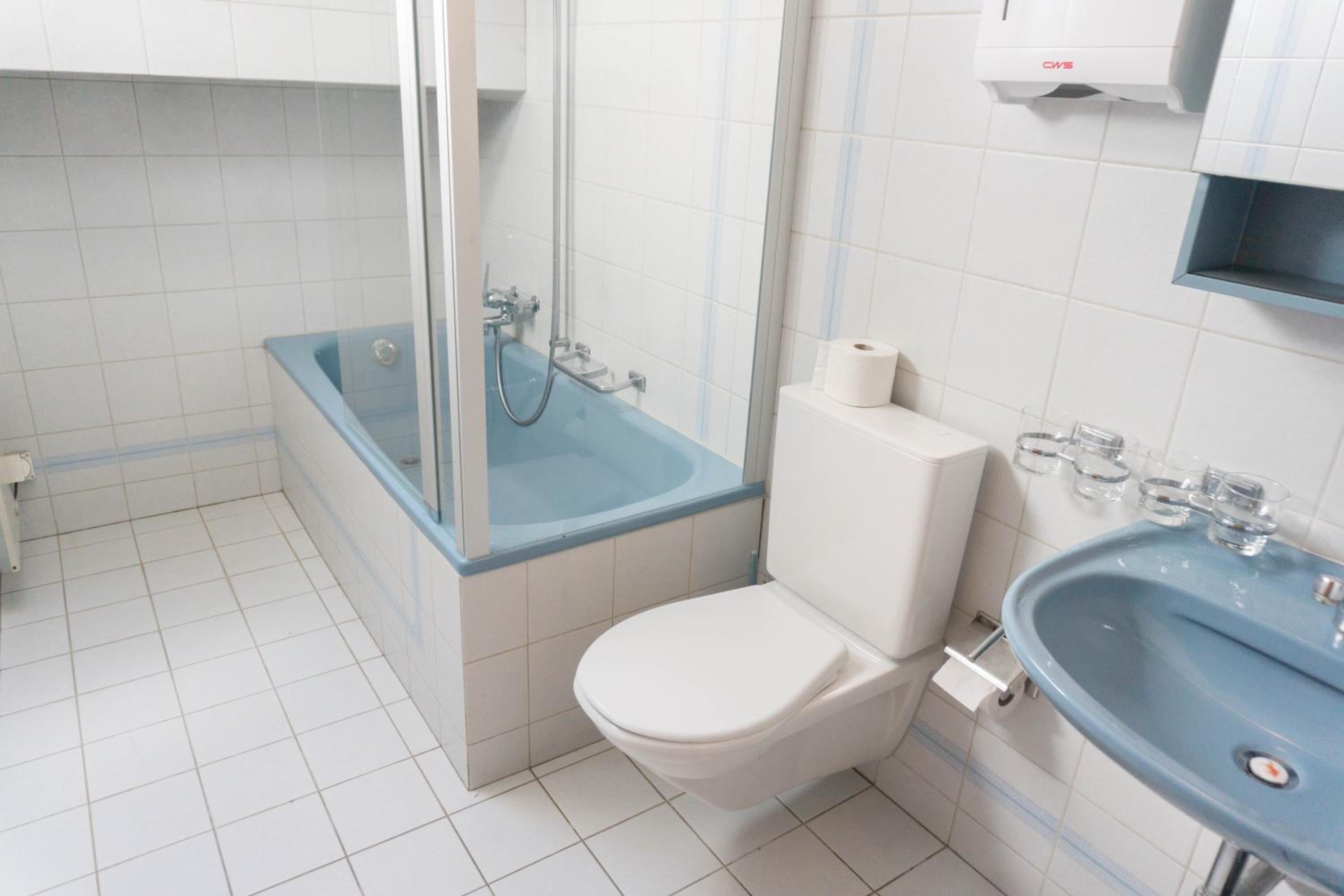 Single Room with Shared Shower and Toilet photo 2