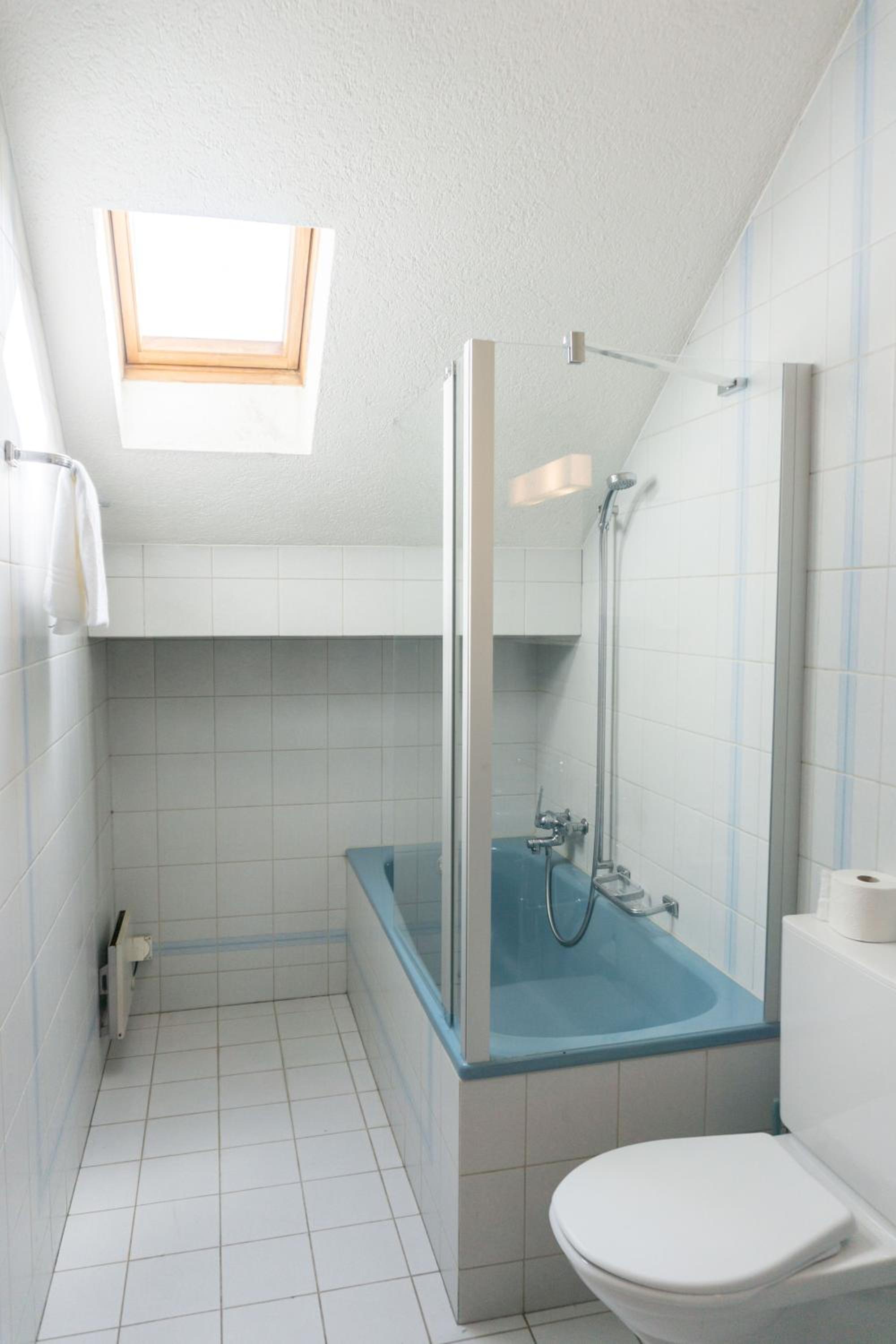 Single Room with Shared Shower and Toilet photo 3