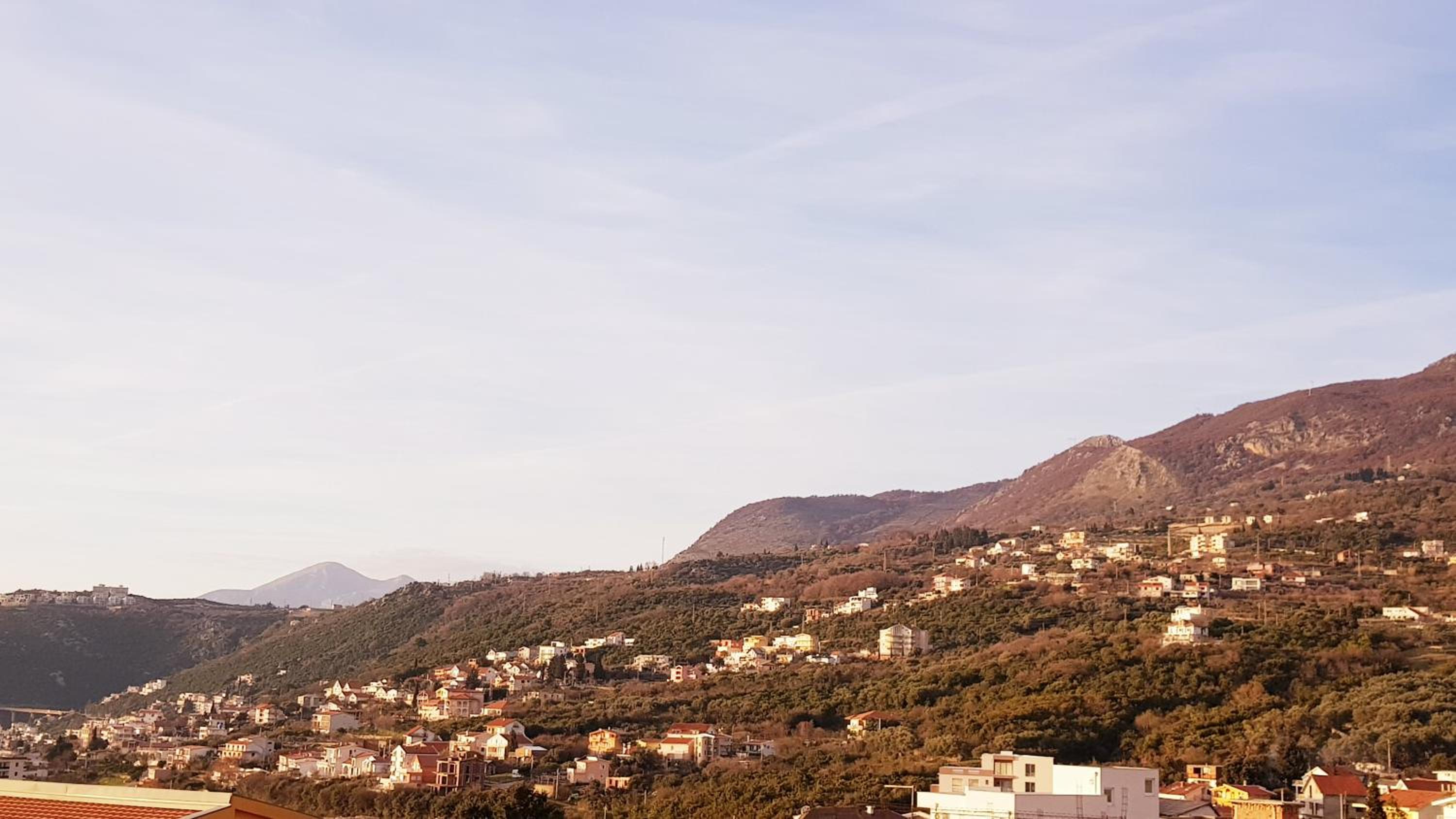 Apartment with Mountain View photo 3